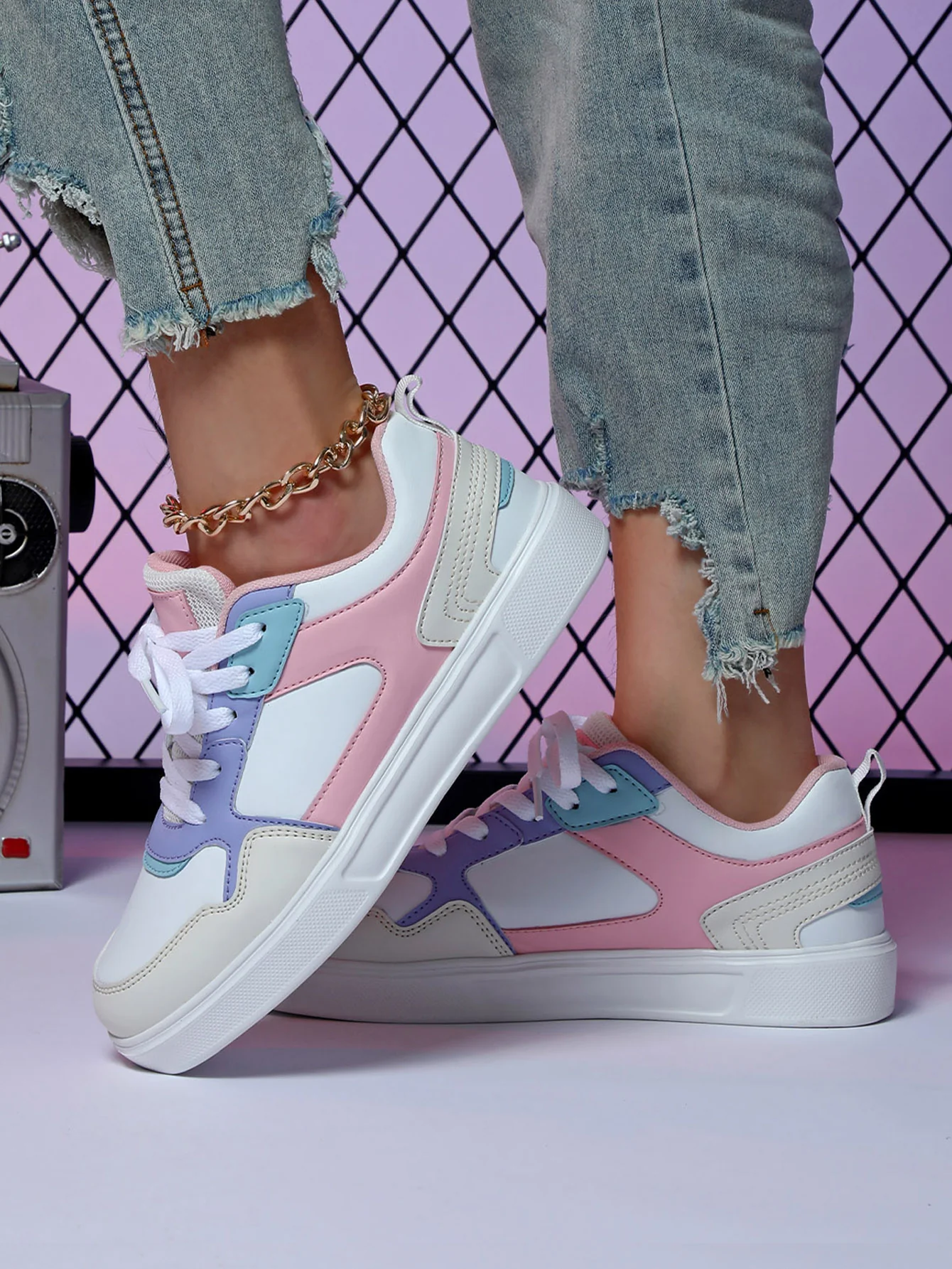 Color-blocked Women's Sneakers - Image 10
