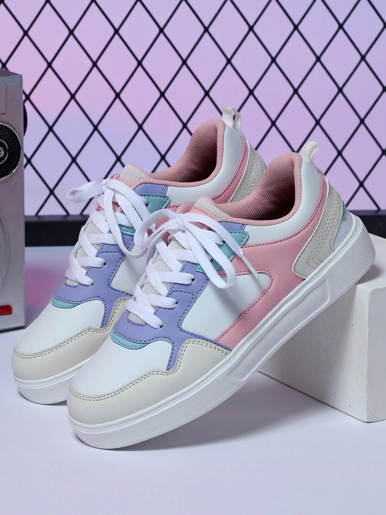 Color-blocked Women's Sneakers - Image 12