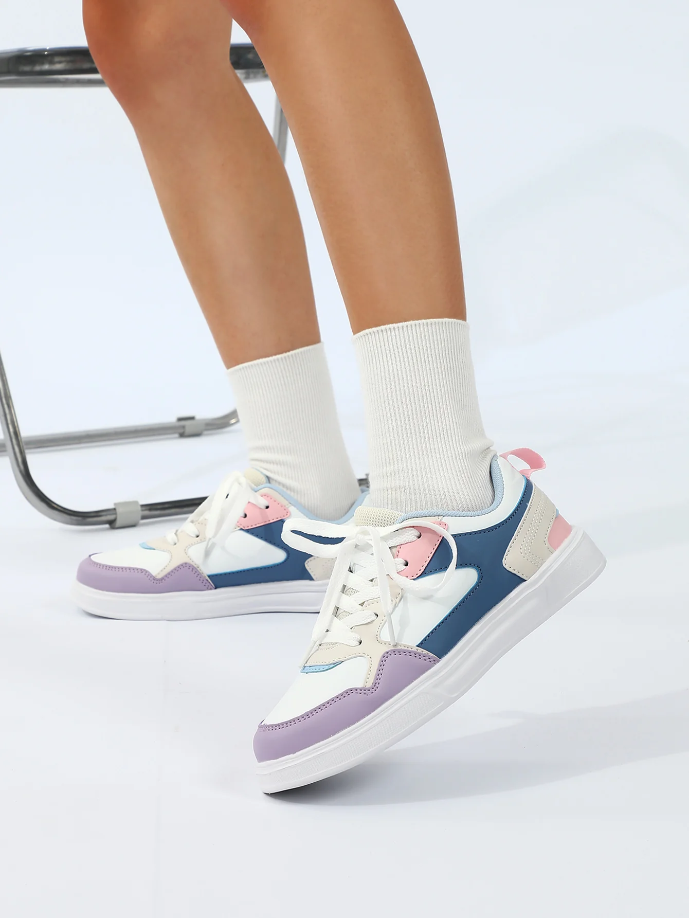 Color-blocked Women's Sneakers - Image 16