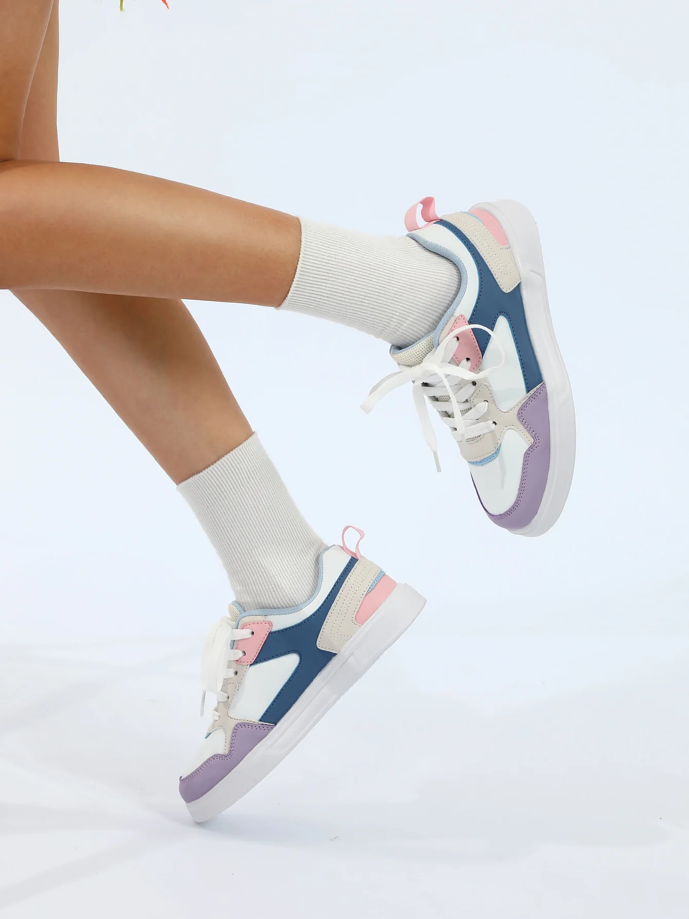 Color-blocked Women's Sneakers - Image 17