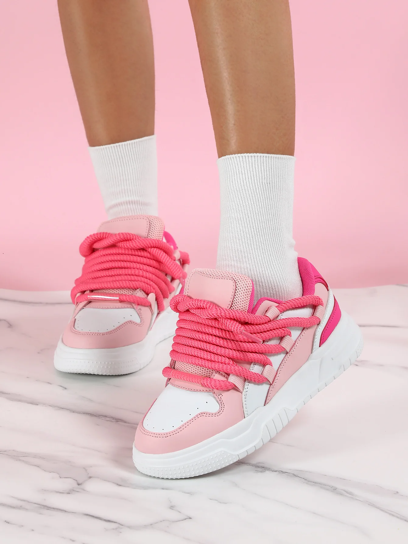 Women's Sneakers With Unique Color-blocked Shoelaces - Image 10
