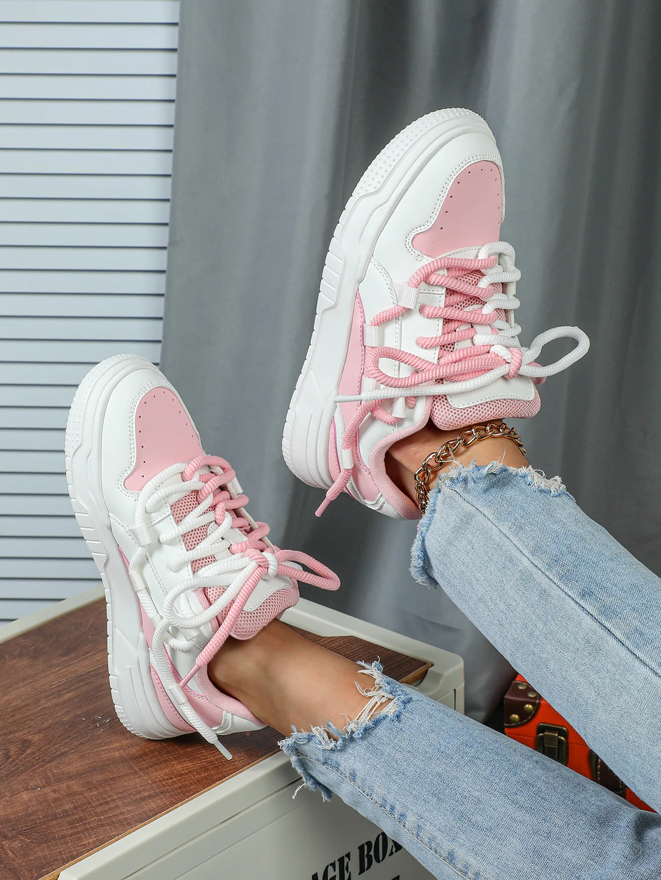 Women's Sneakers With Unique Color-blocked Shoelaces - Image 15
