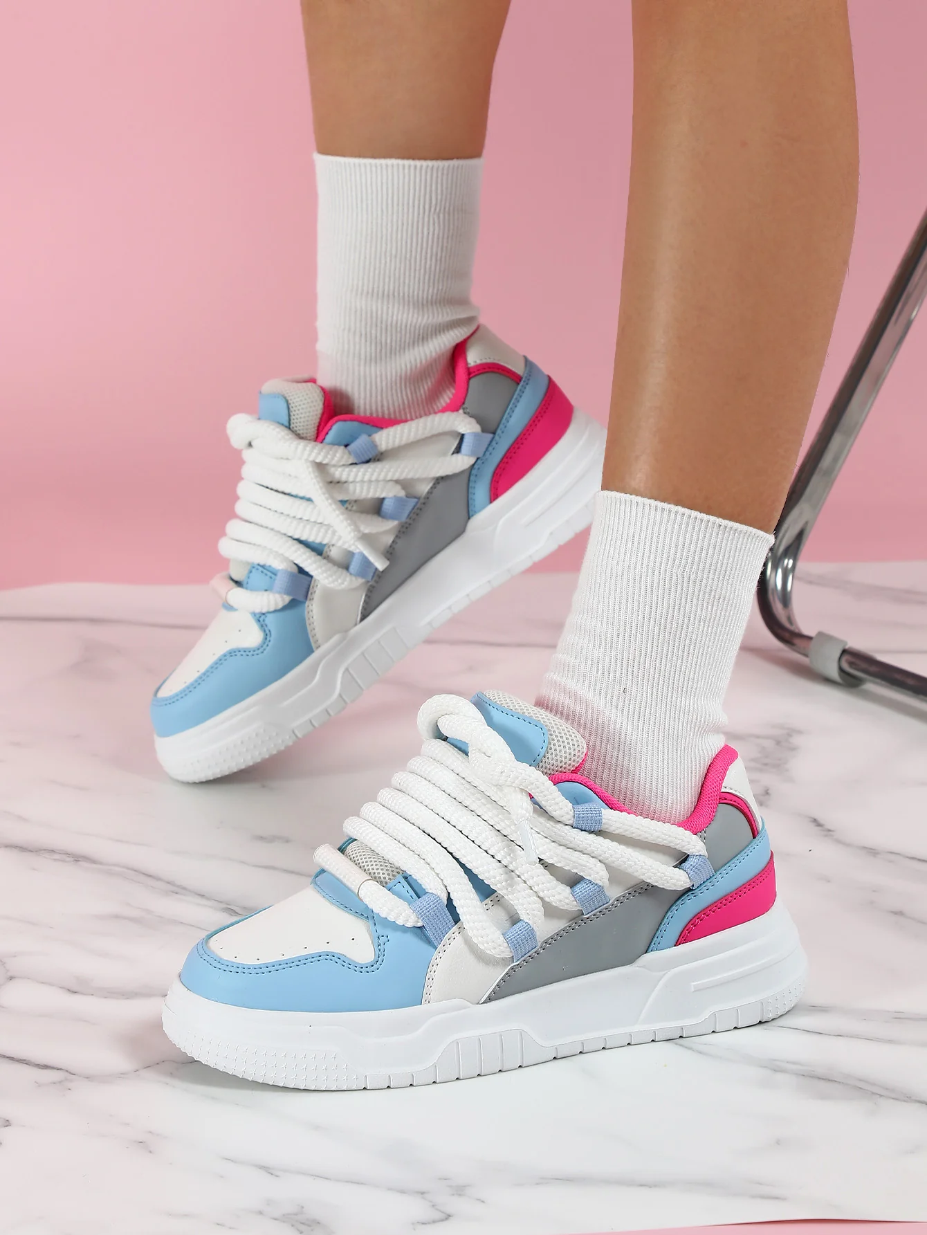 Women's Sneakers With Unique Color-blocked Shoelaces - Image 17