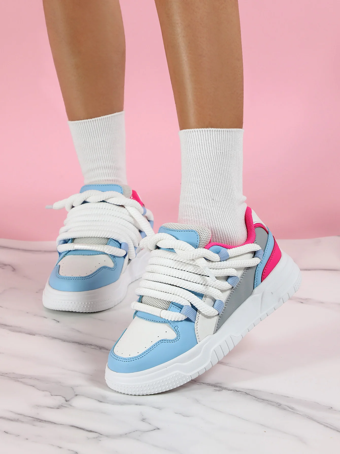 Women's Sneakers With Unique Color-blocked Shoelaces - Image 18