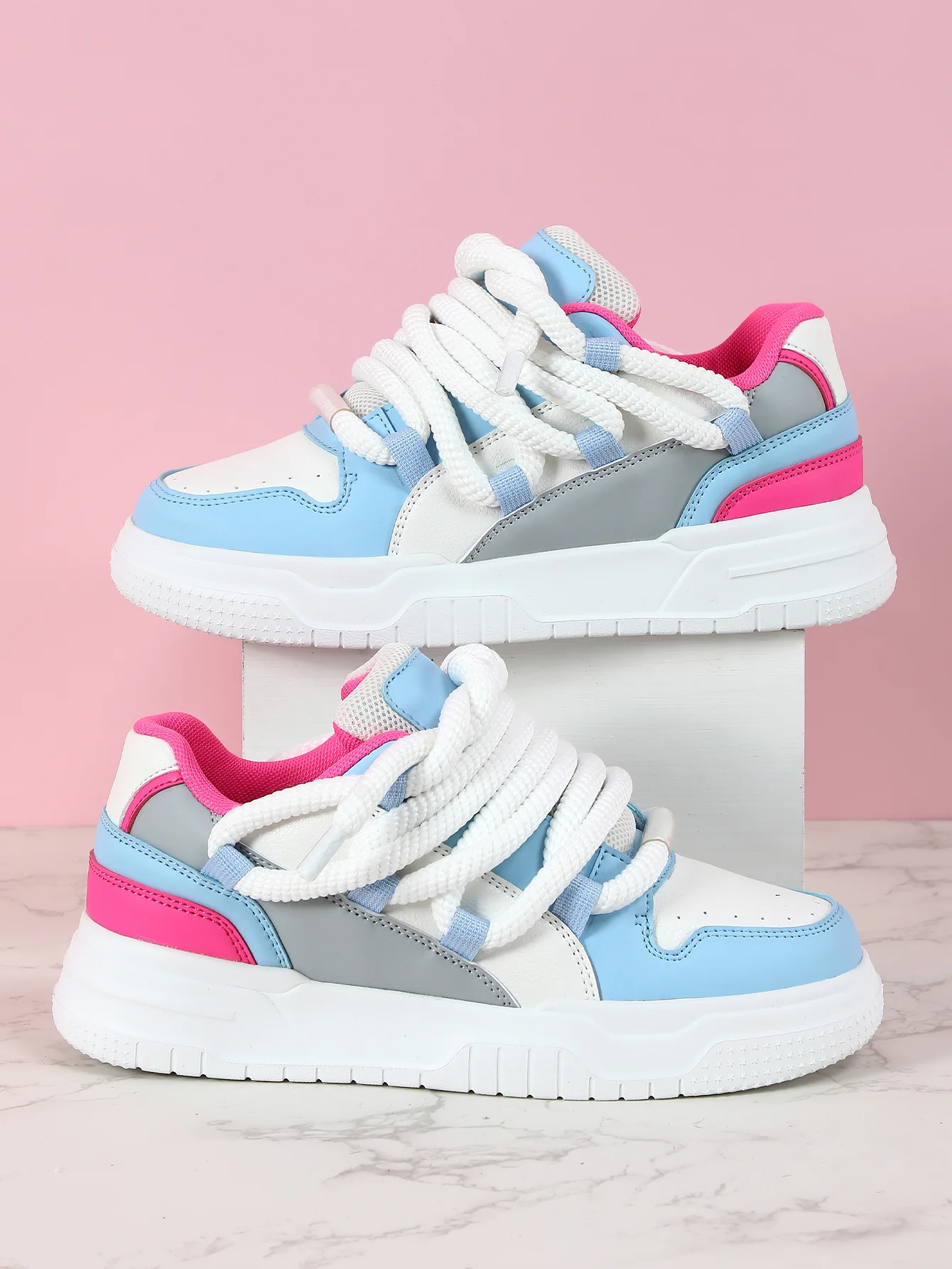 Women's Sneakers With Unique Color-blocked Shoelaces - Image 20