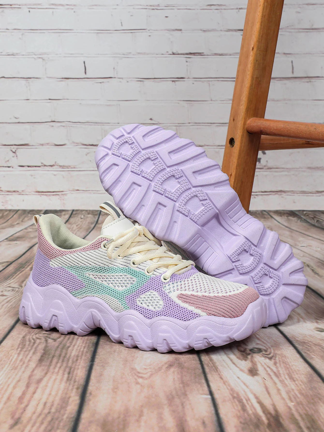 Color-blocked Unisex Casual Sneakers - Image 5