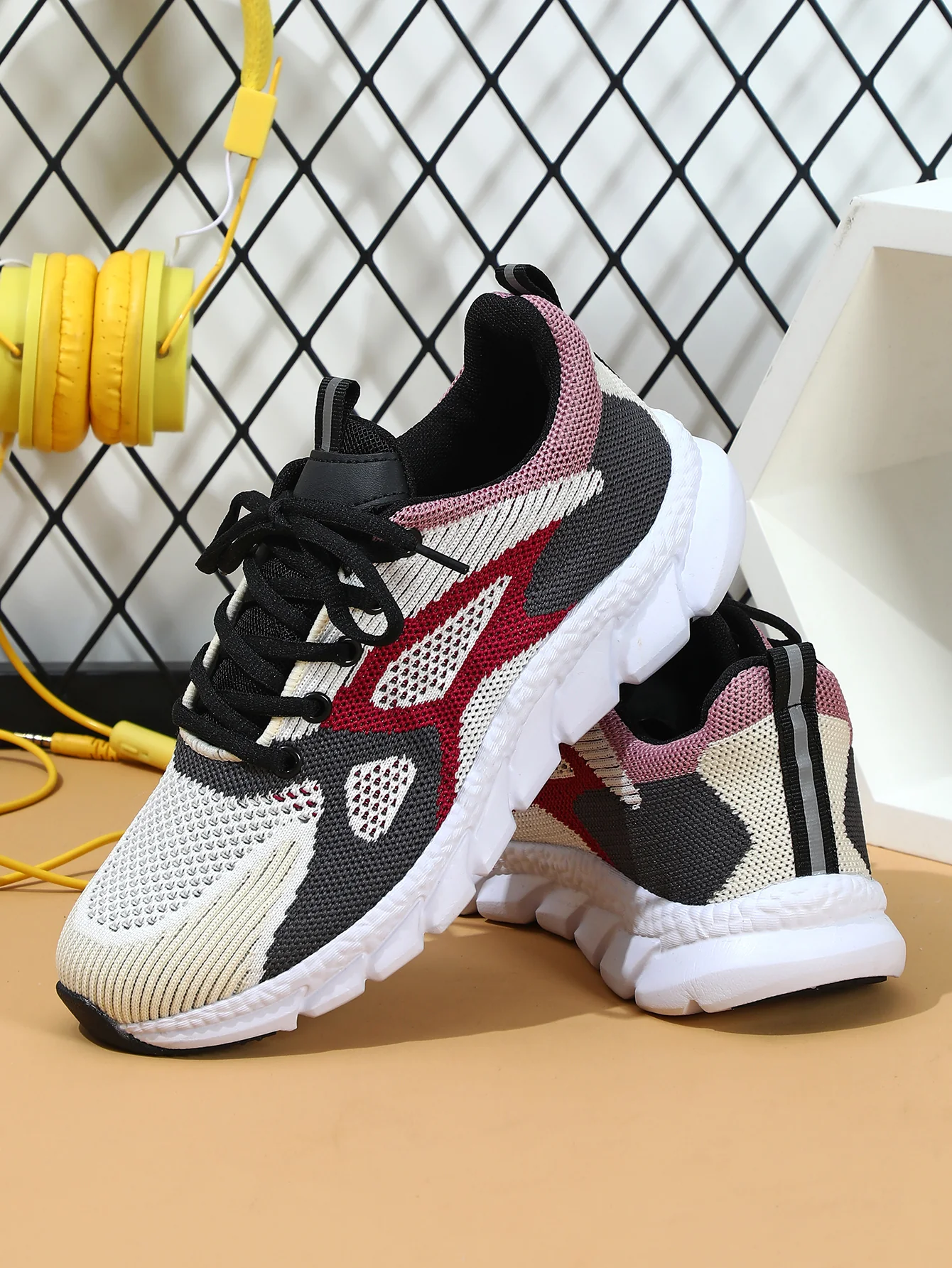 Color-blocked Women's Casual Sneakers - Image 10