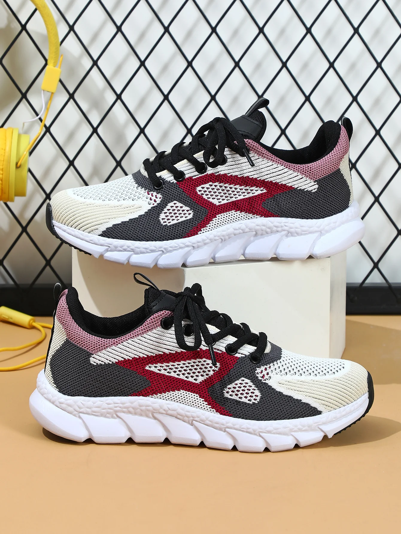 Color-blocked Women's Casual Sneakers - Image 12