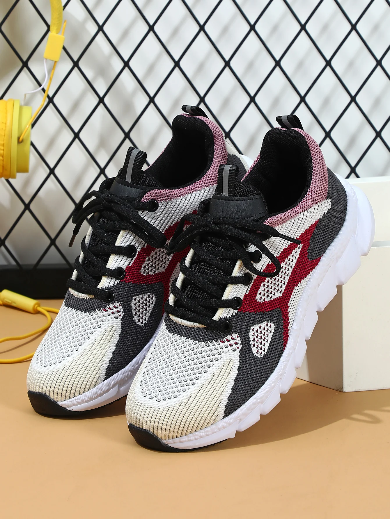 Color-blocked Women's Casual Sneakers - Image 13