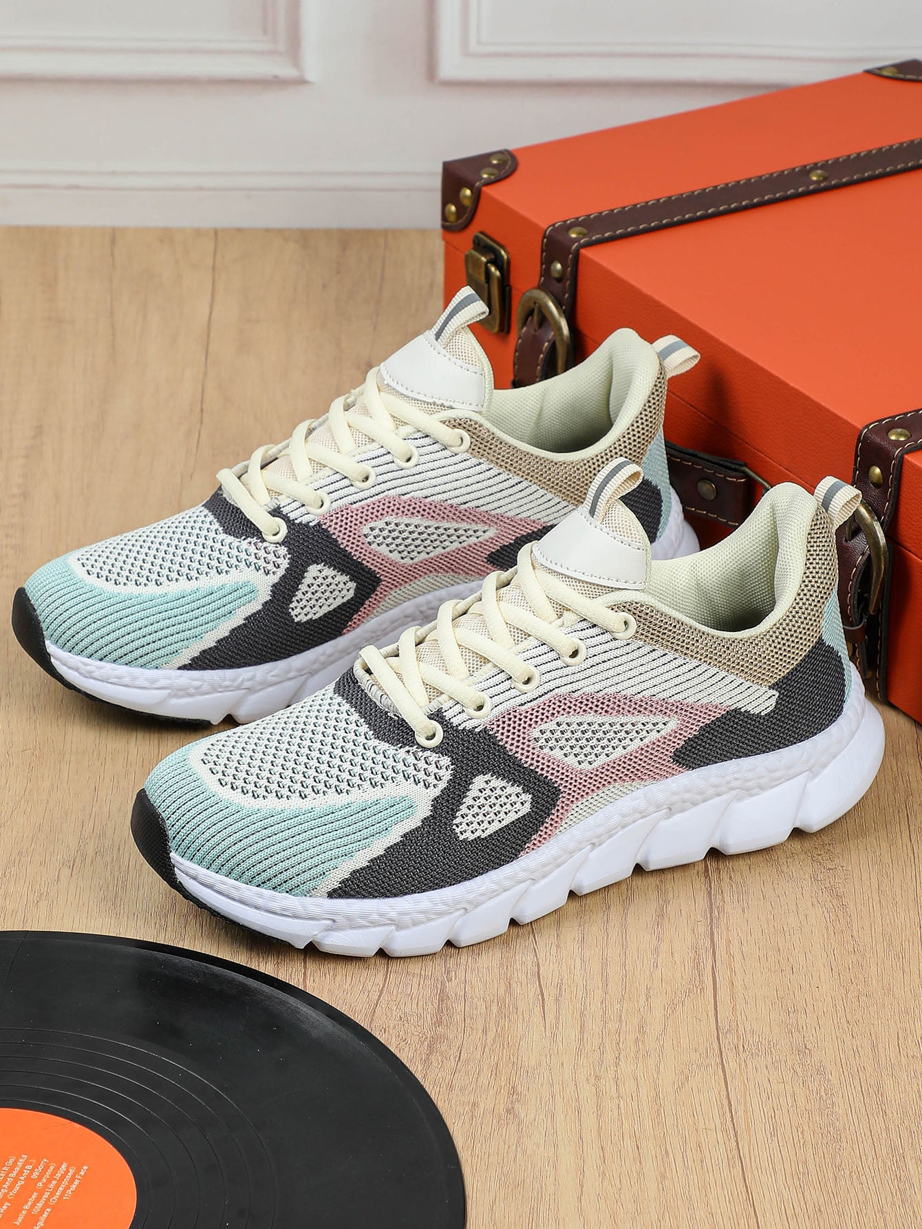 Color-blocked Women's Casual Sneakers - Image 3