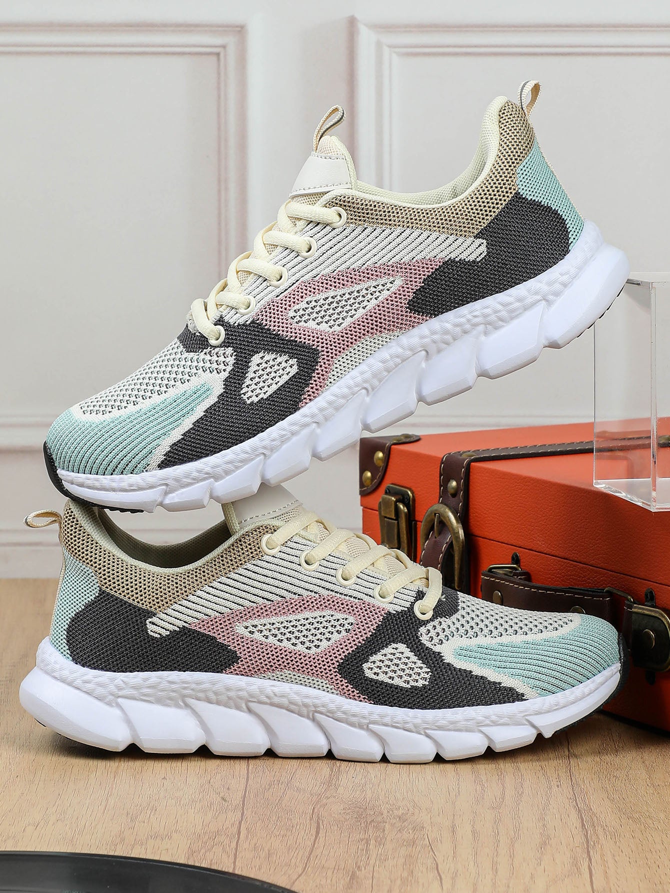 Color-blocked Women's Casual Sneakers - Image 4