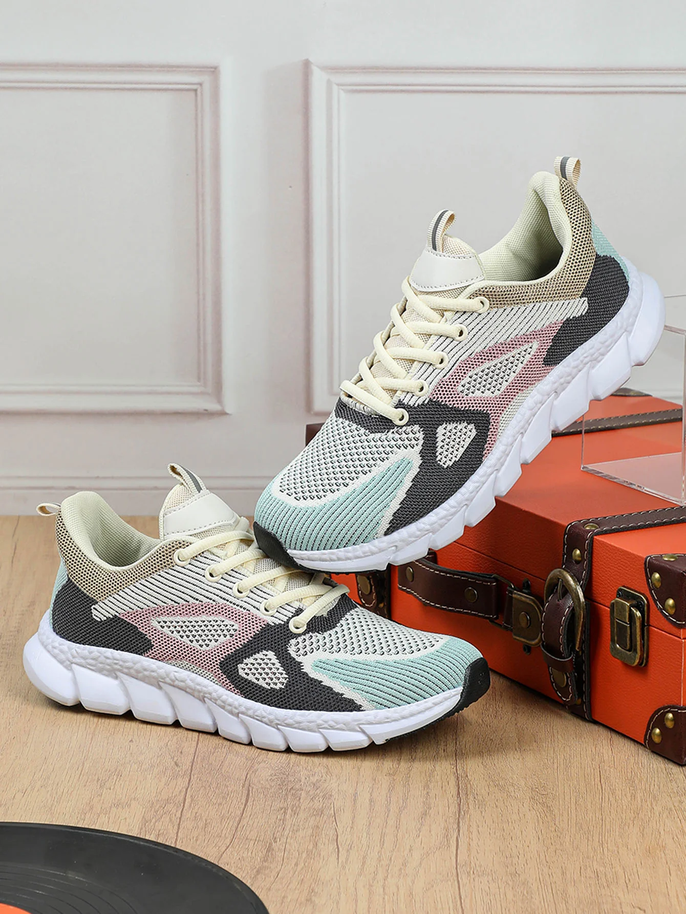 Color-blocked Women's Casual Sneakers - Image 5