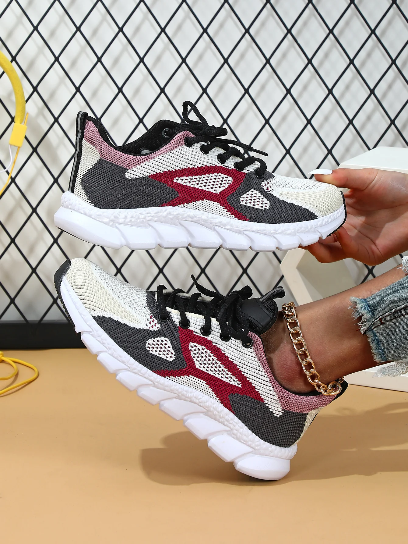 Color-blocked Women's Casual Sneakers - Image 9