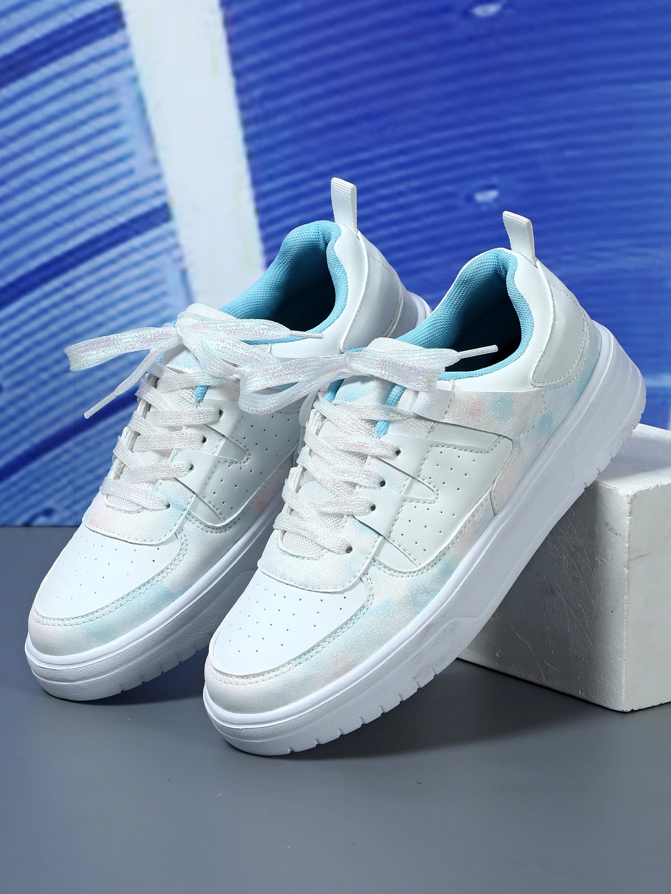 Color-blocked Women's Sneakers - Image 4