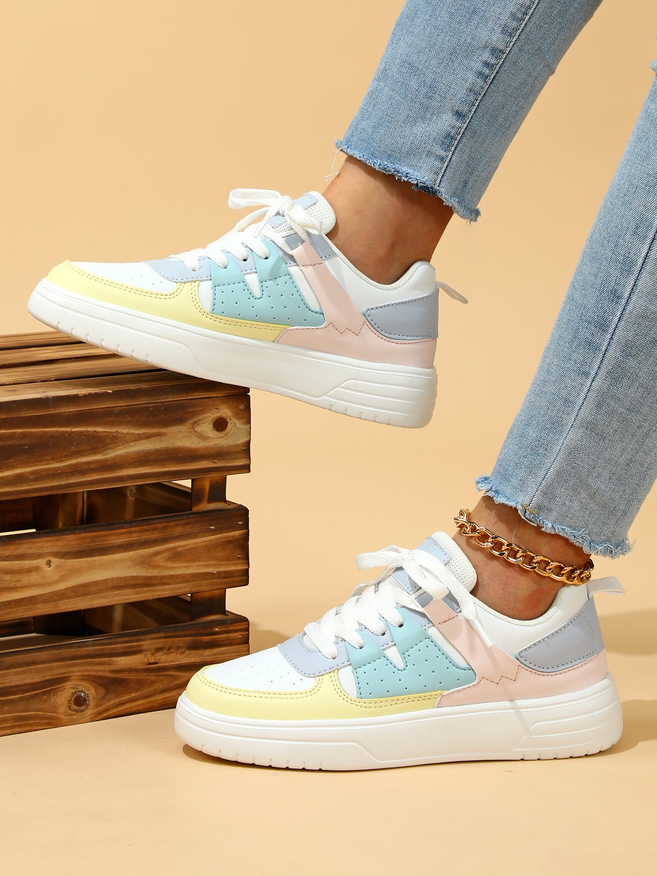 Color-blocked Women's Sneakers - Image 5