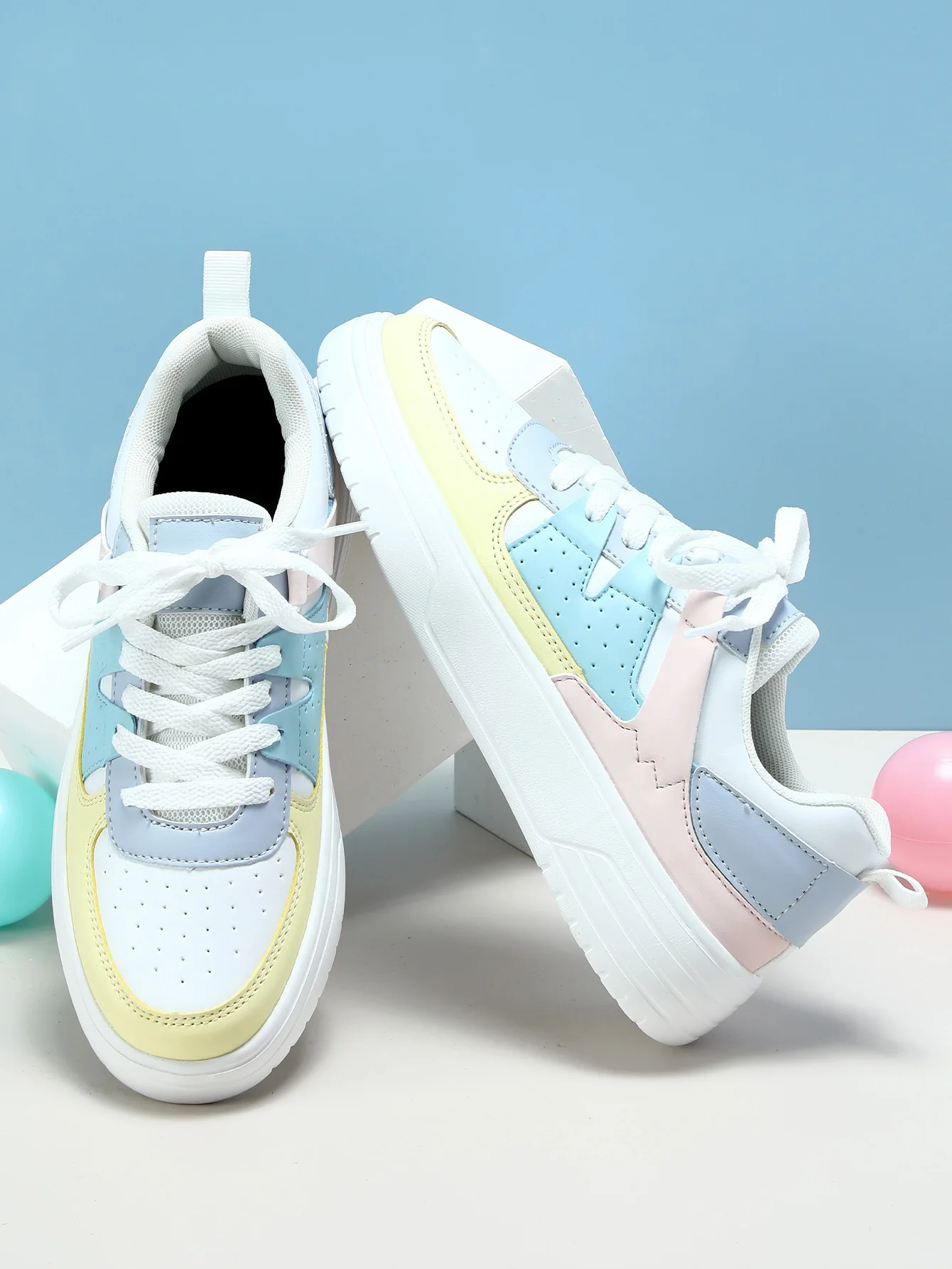 Color-blocked Women's Sneakers - Image 6