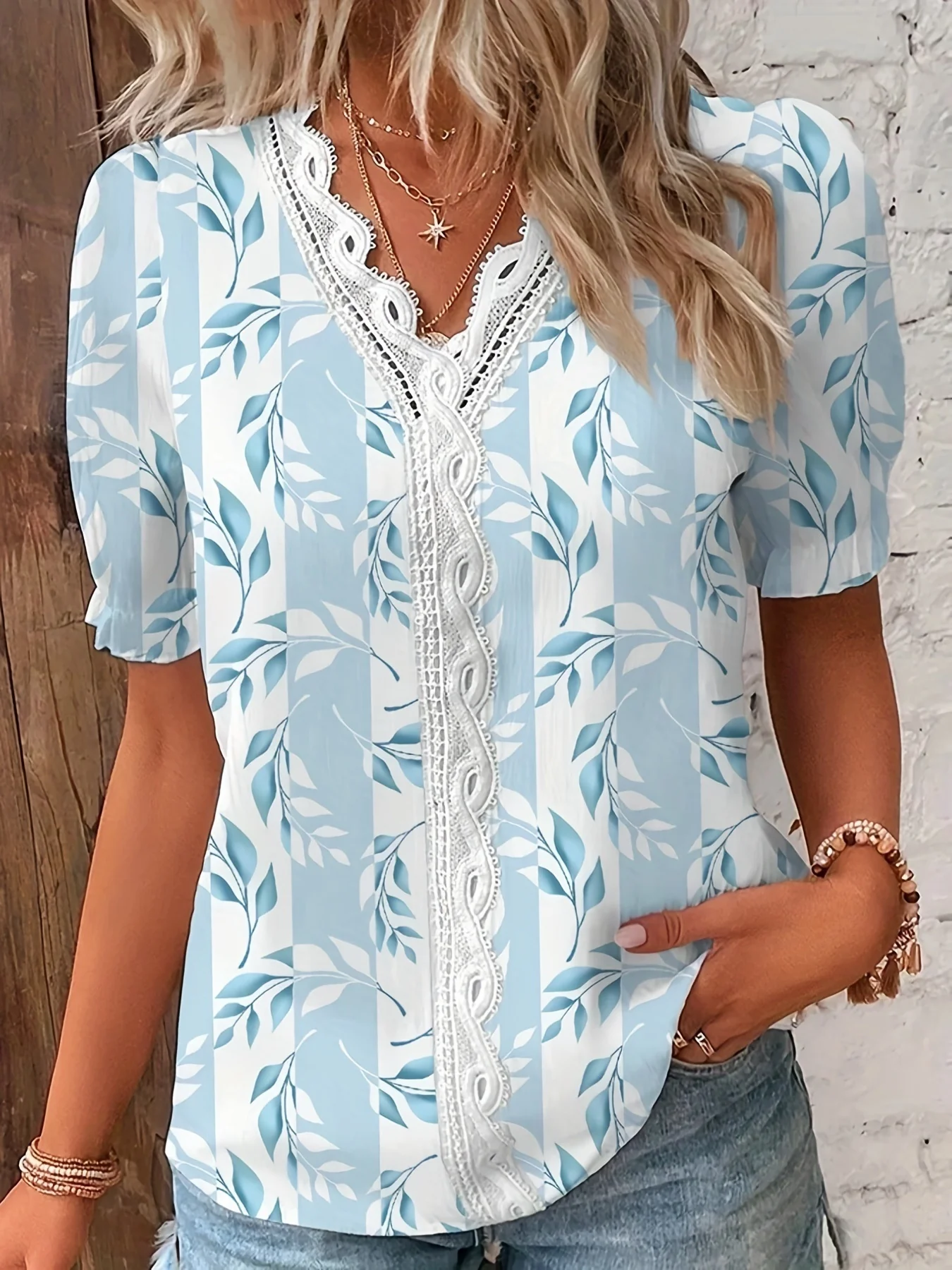 V-neck T-shirt With Lace Trim And Floral Print - Image 4