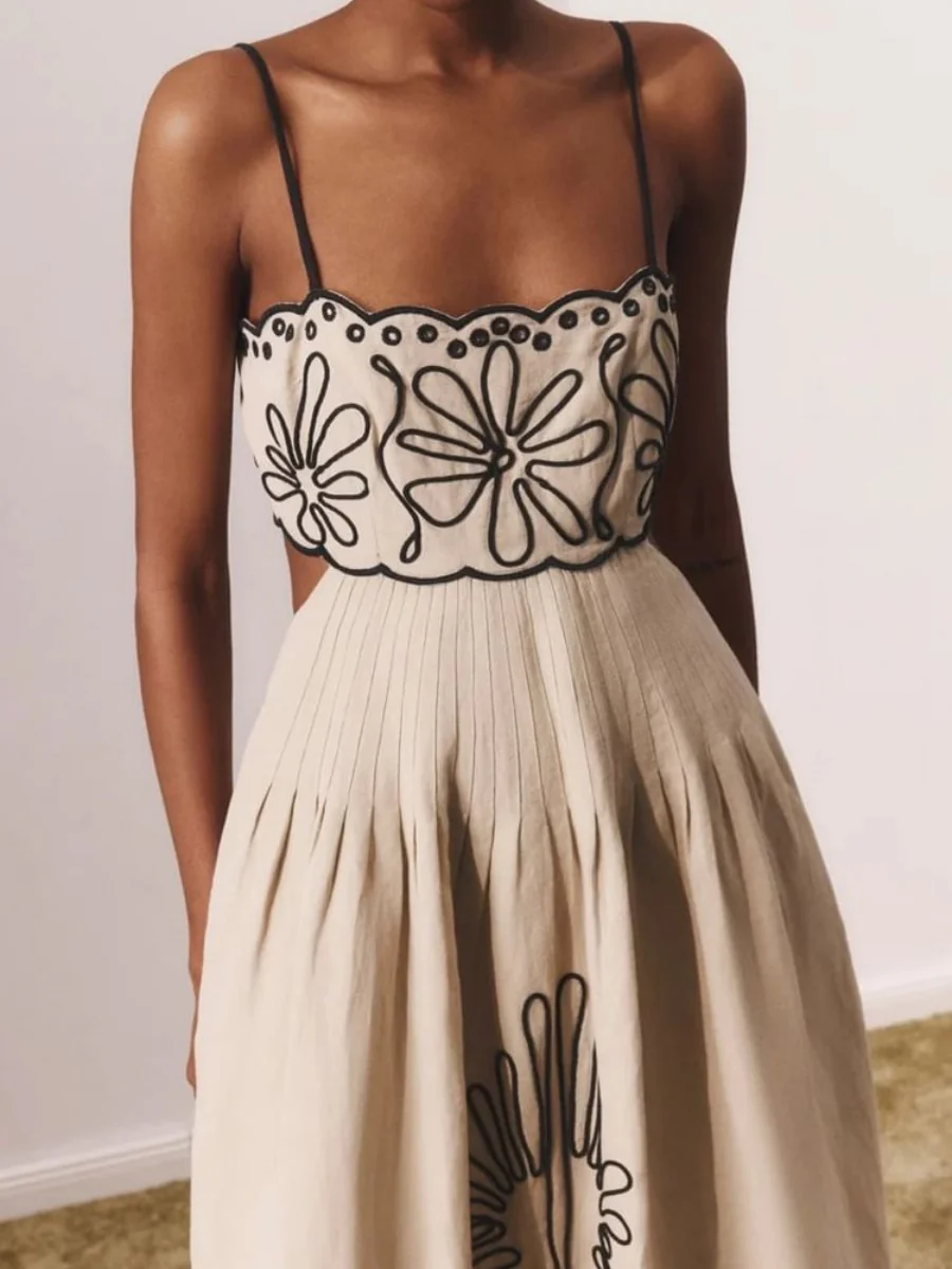 Black And White Color-blocked Maxi Dress With Flared Flared Neckline