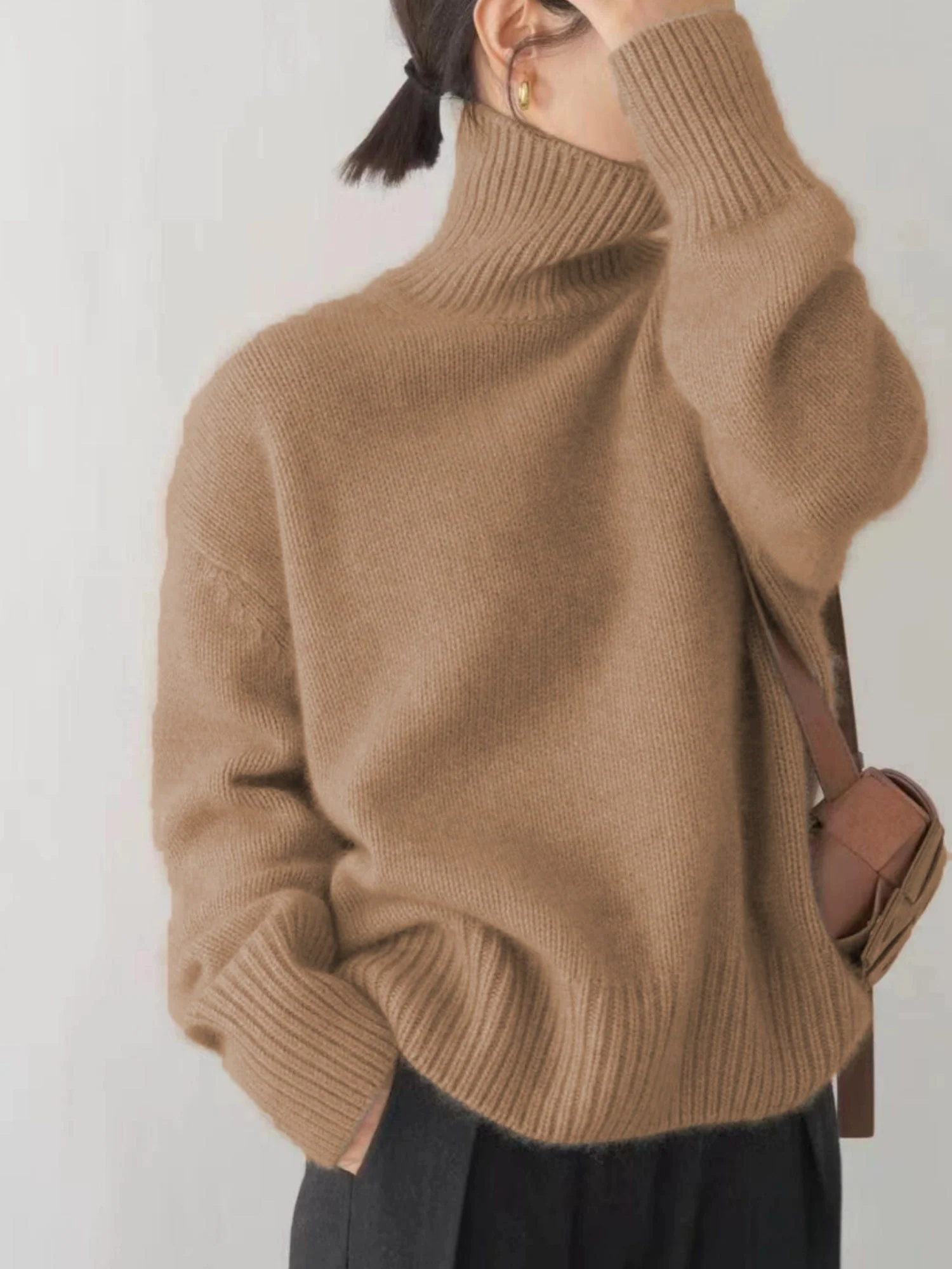 Liber Turtleneck Solid Color Solid Color Knitted Sweater - Image 3