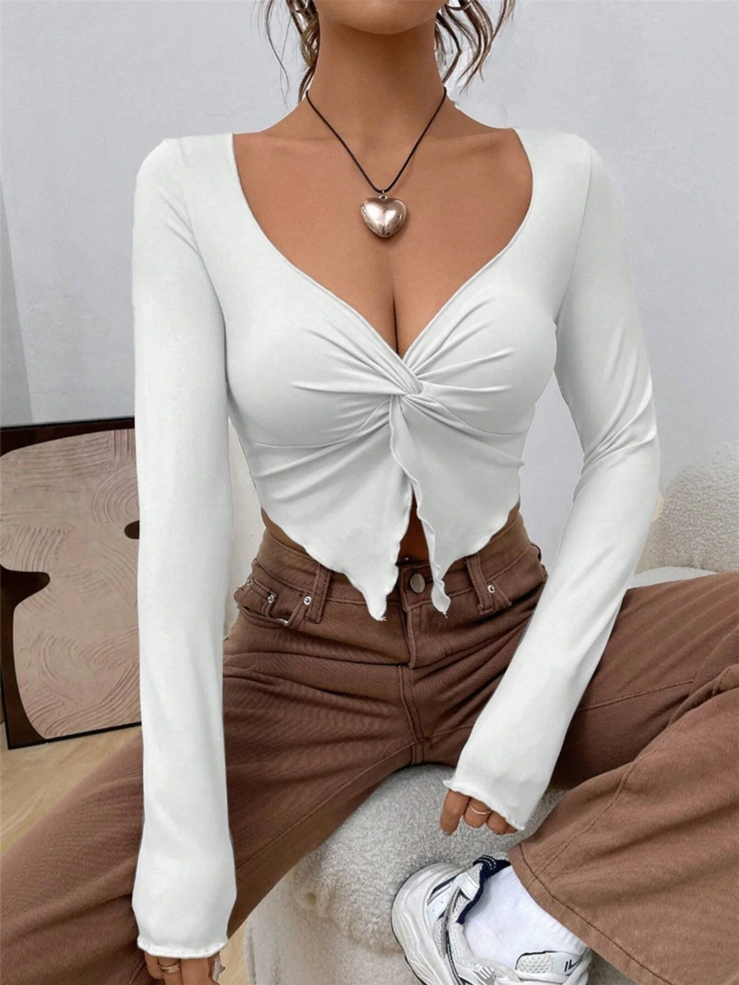 Knot V-neck Long-sleeved T-shirt - Image 7