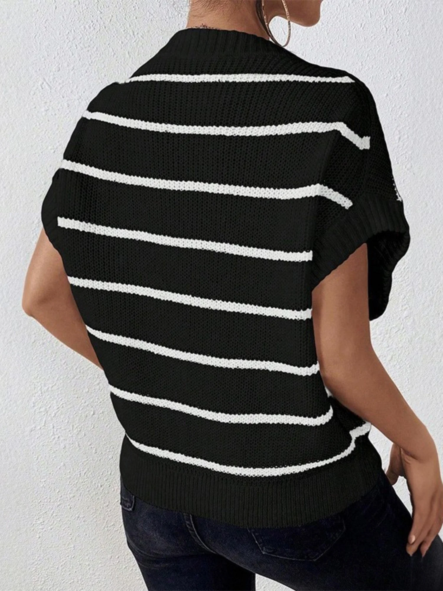 Stripes Color Matching Crew Neck Knitted T-shirt - Image 2