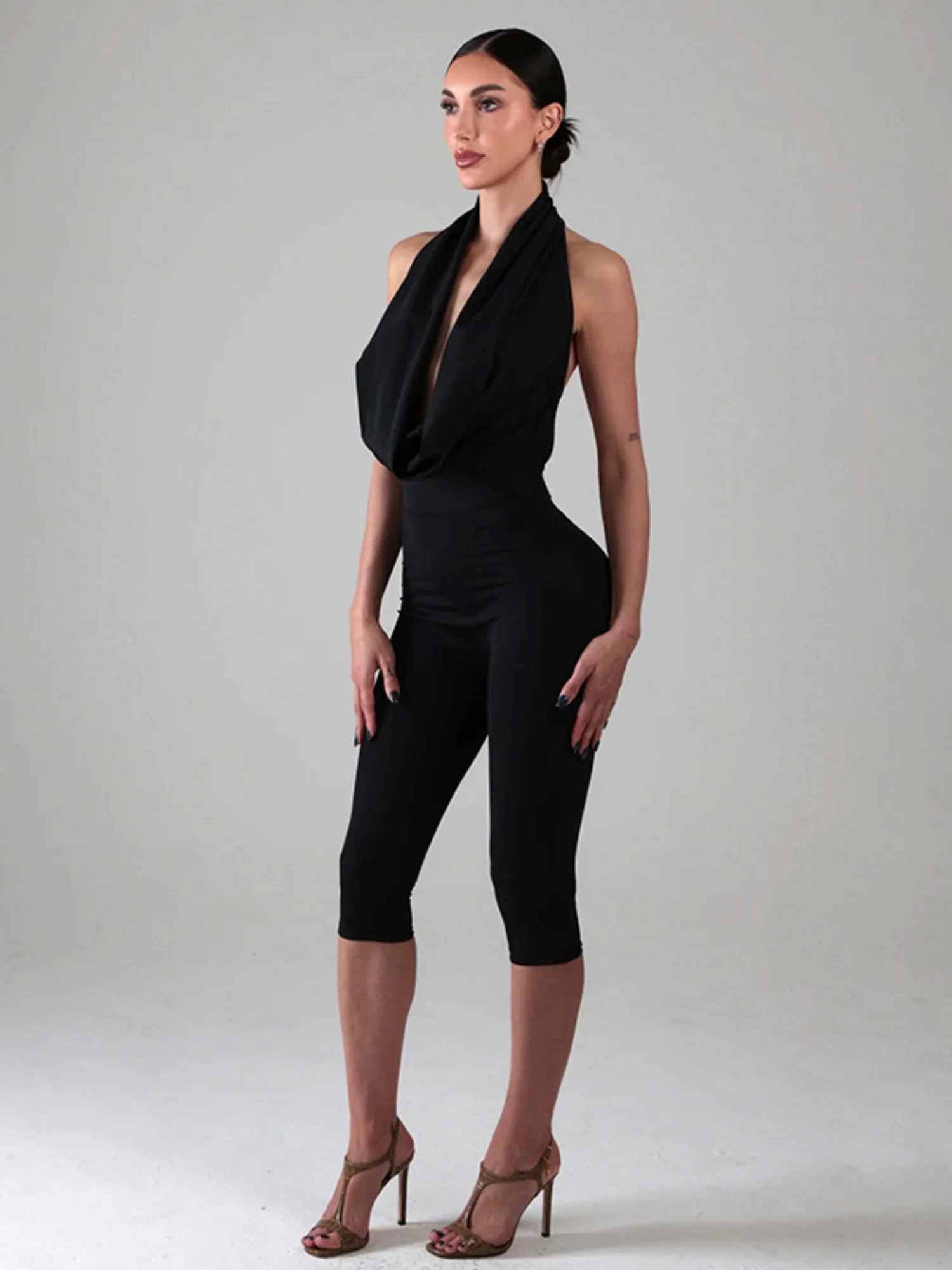 A Halter Neckline And Bare Back Tight-fitting Ropes Jumpsuits - Image 10