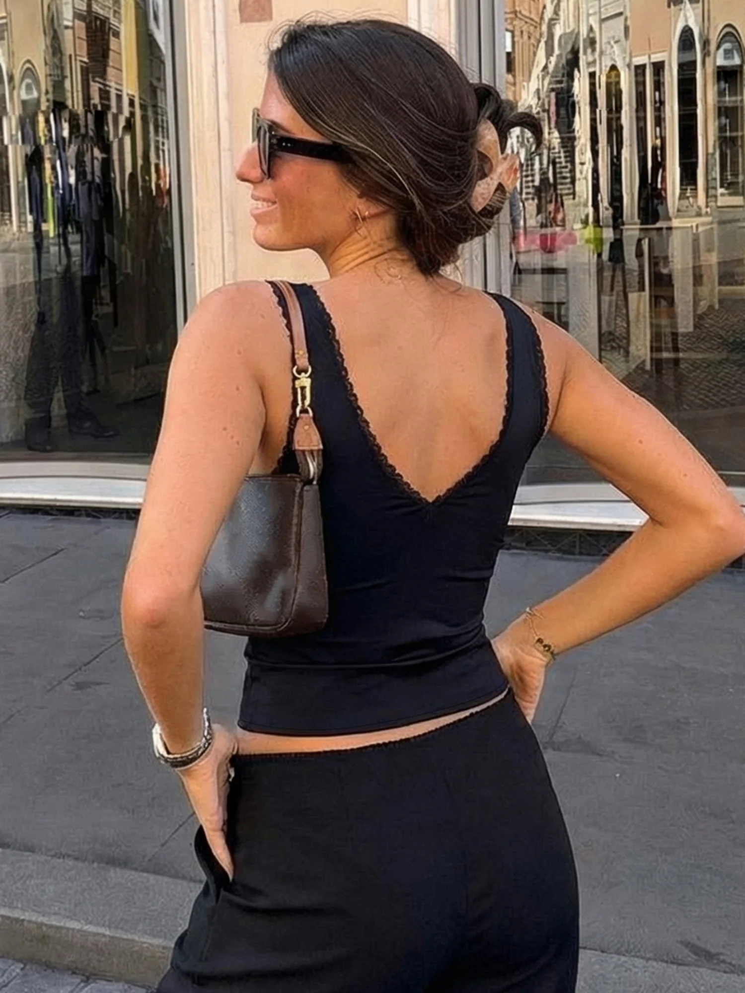 Lace Patchwork Backless V-neck Tank Top - Image 5