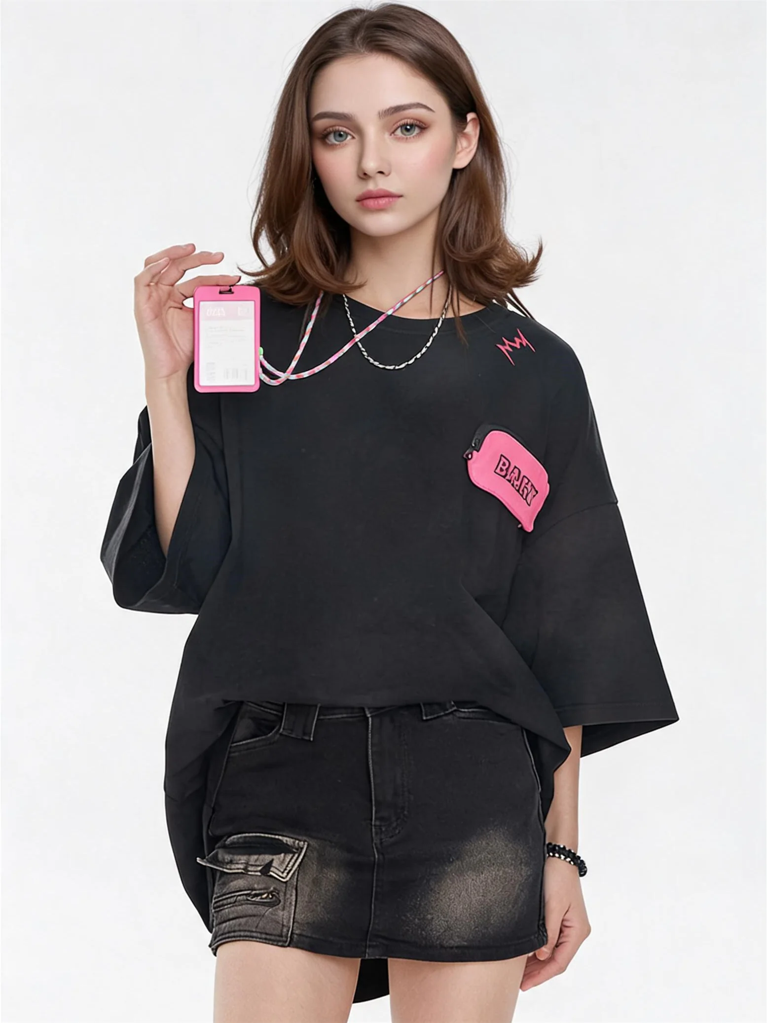 Black And Pink Color-blocked Short-sleeved T-shirt With Detachable Pockets - Image 5