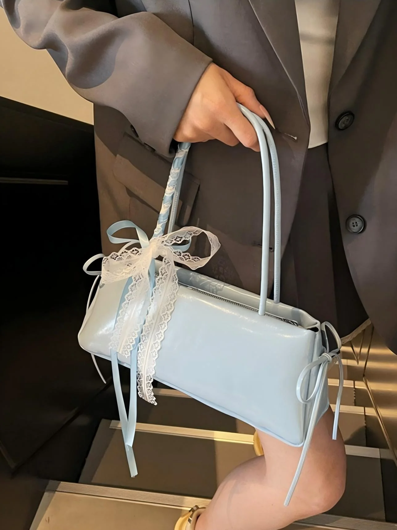 Simple Ballet-style Baguette Shoulder Bag - Image 10