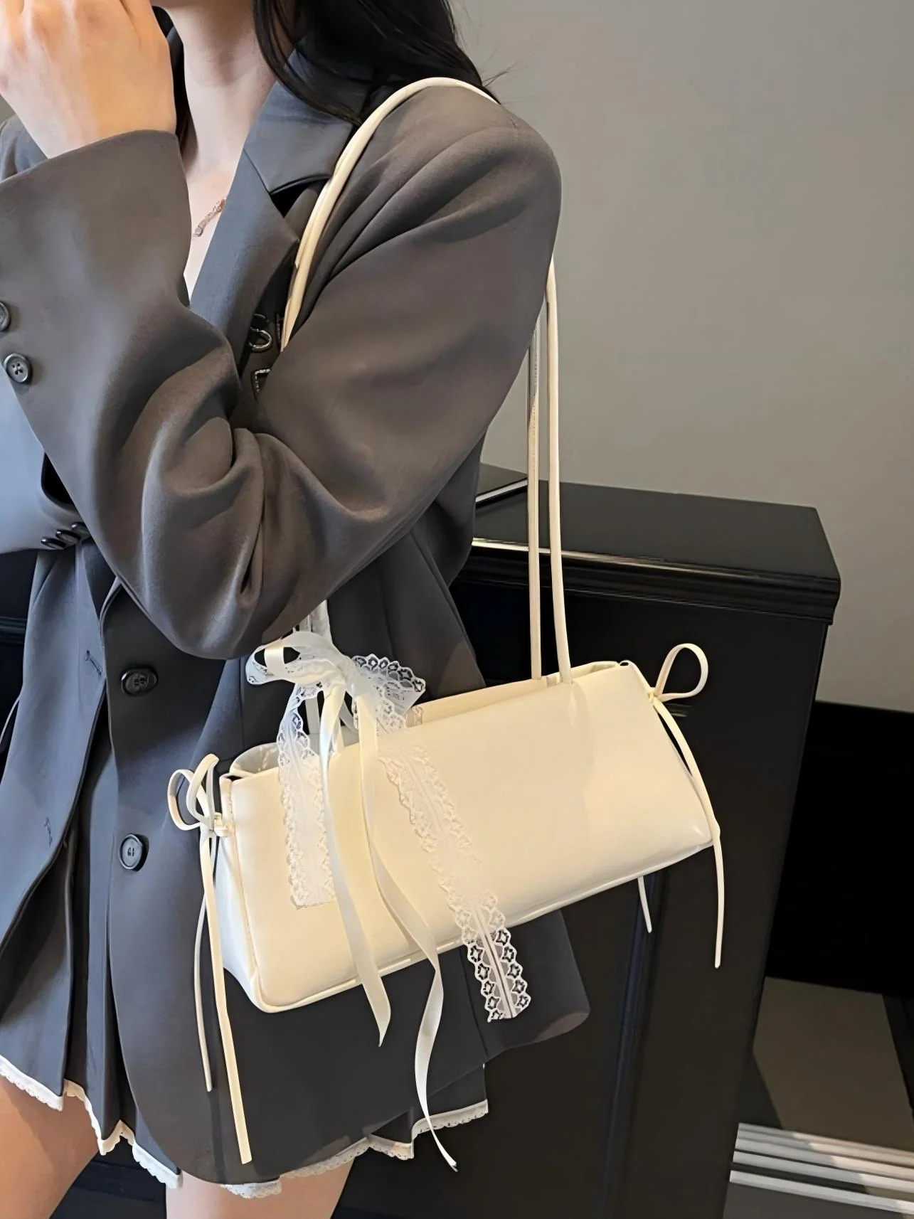 Simple Ballet-style Baguette Shoulder Bag - Image 13