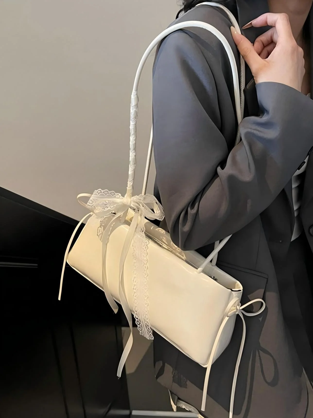 Simple Ballet-style Baguette Shoulder Bag - Image 15