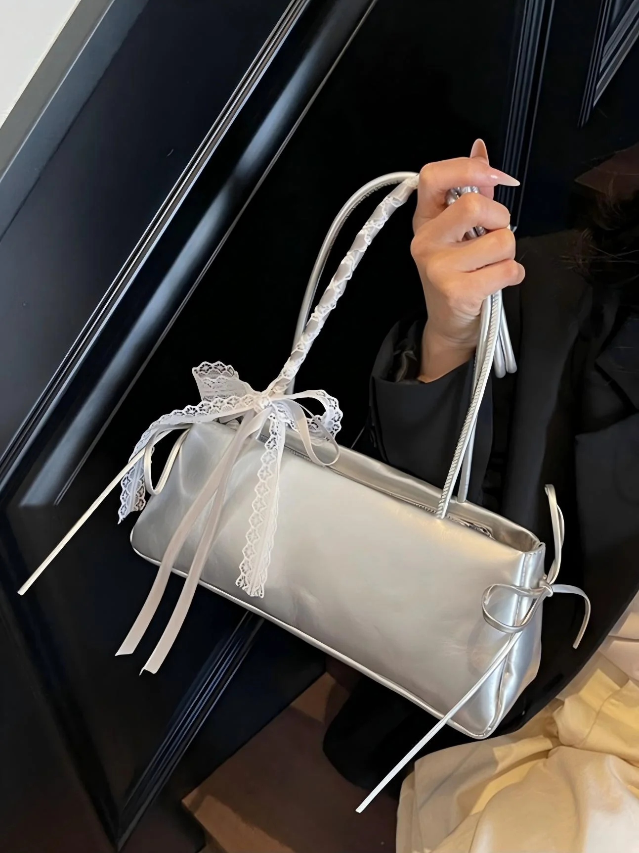 Simple Ballet-style Baguette Shoulder Bag - Image 18