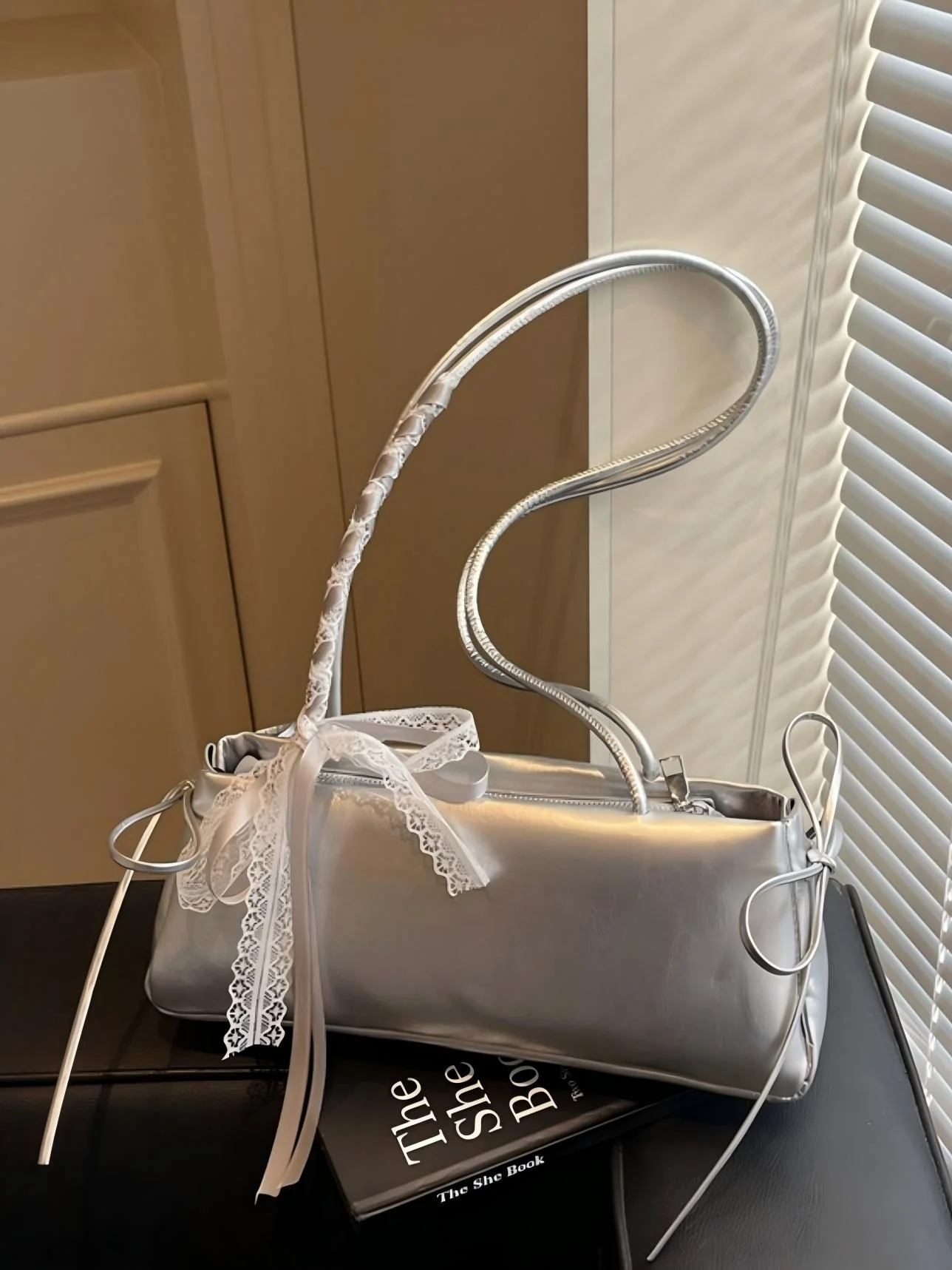 Simple Ballet-style Baguette Shoulder Bag - Image 19