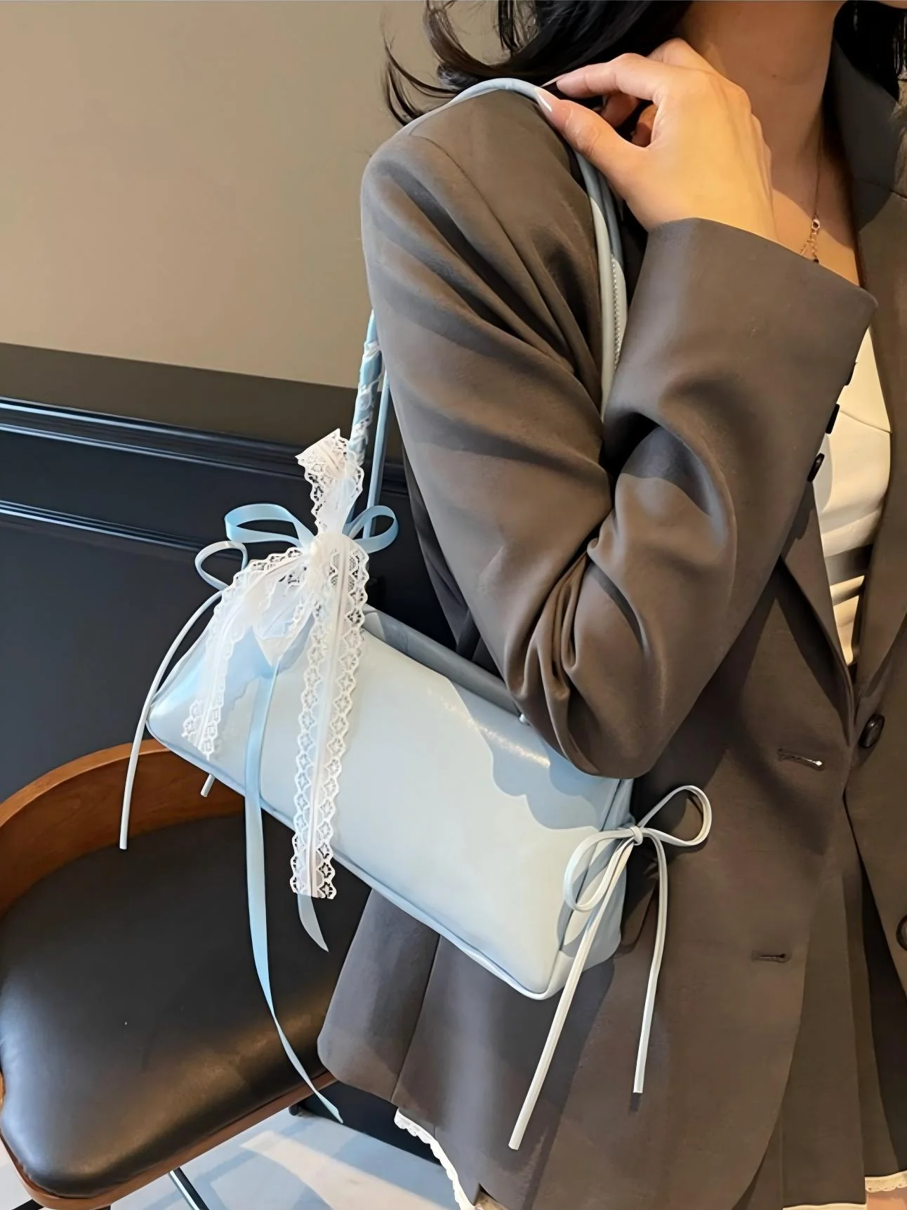 Simple Ballet-style Baguette Shoulder Bag - Image 9