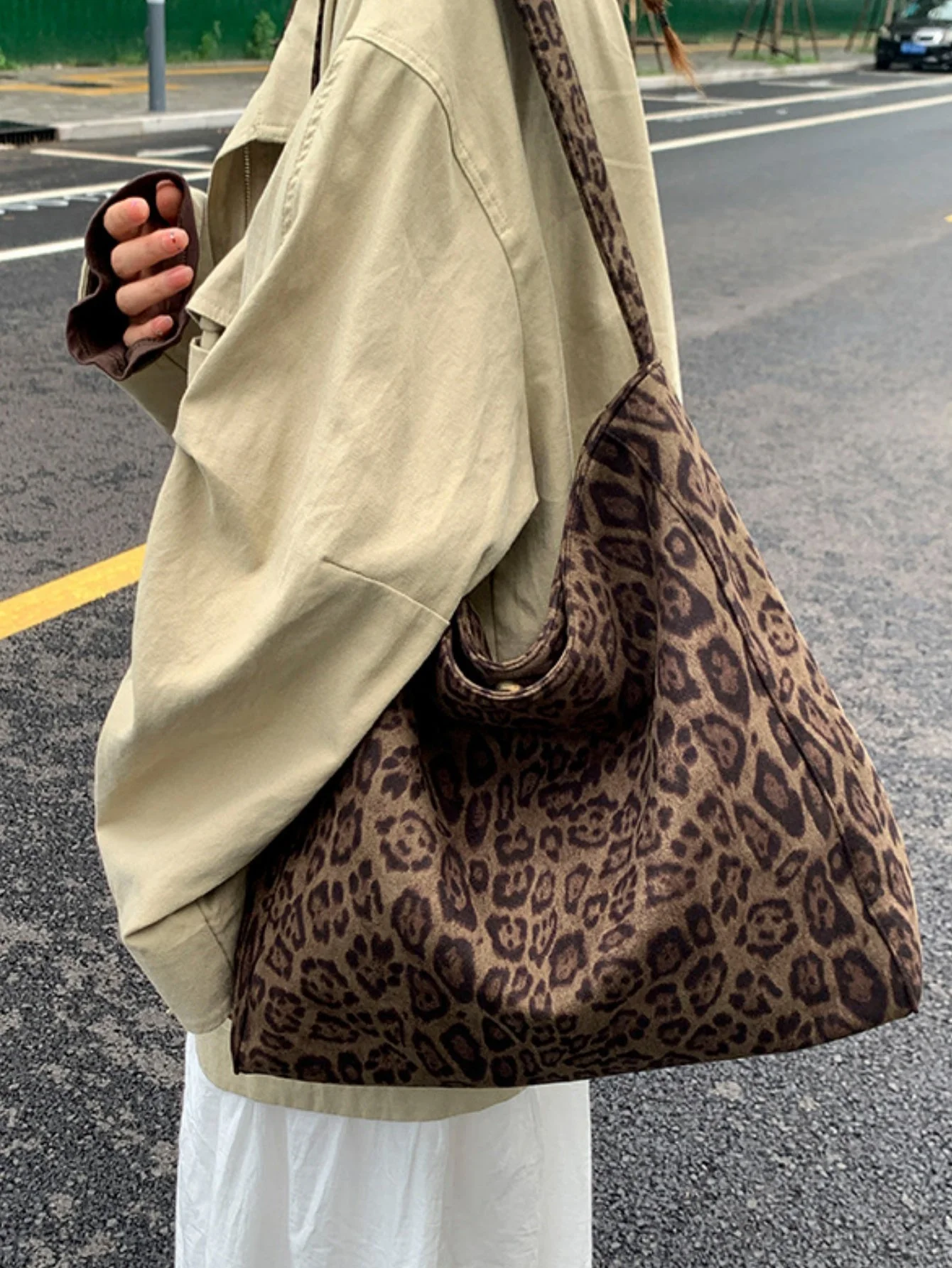 Leopard Print Large Capacity Shoulder Bag - Image 10