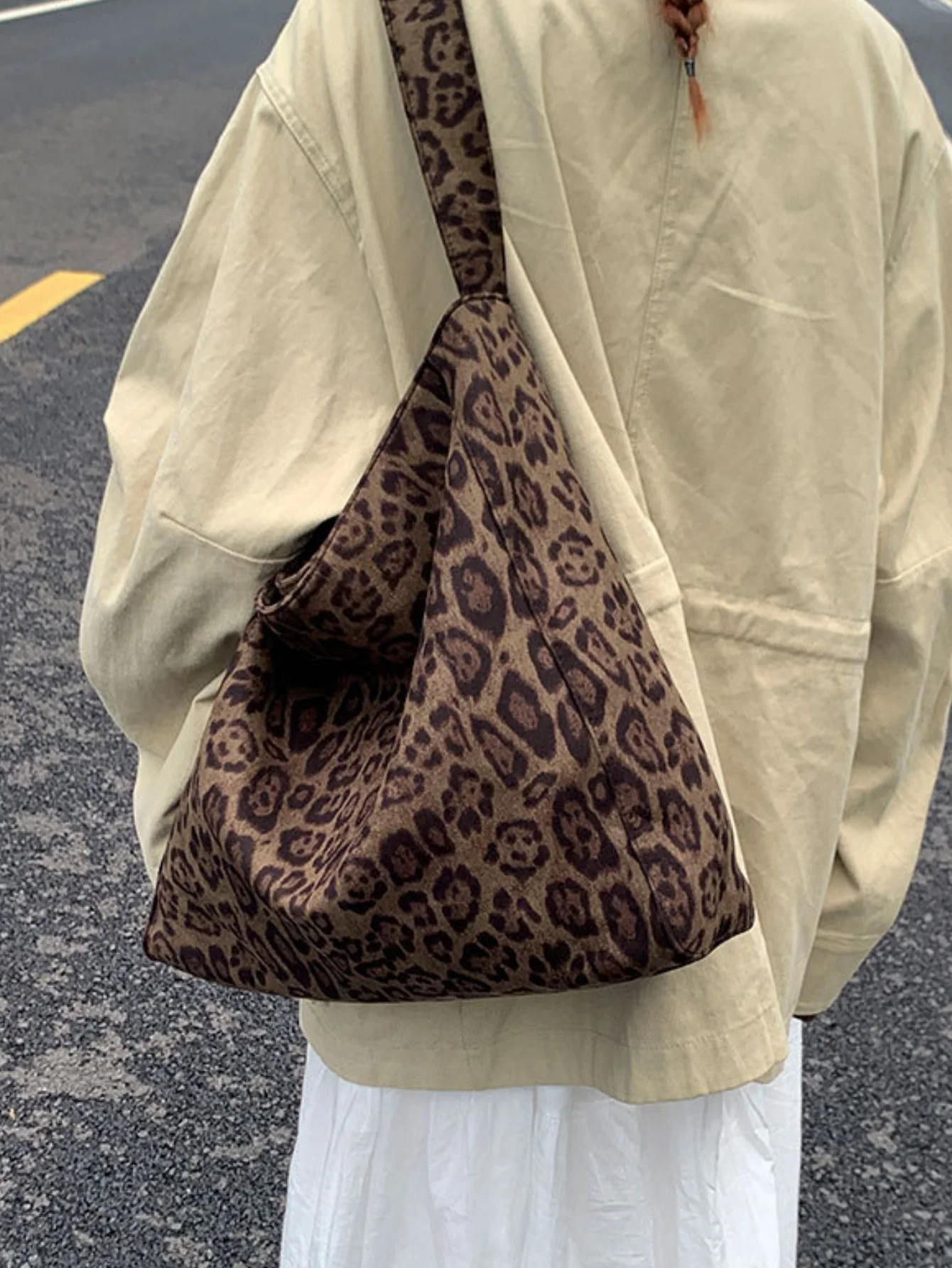 Leopard Print Large Capacity Shoulder Bag - Image 11
