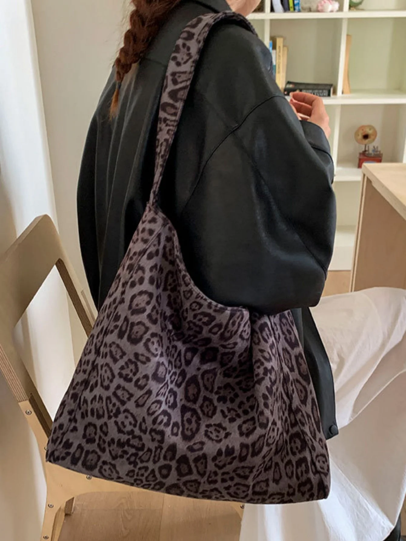 Leopard Print Large Capacity Shoulder Bag - Image 15