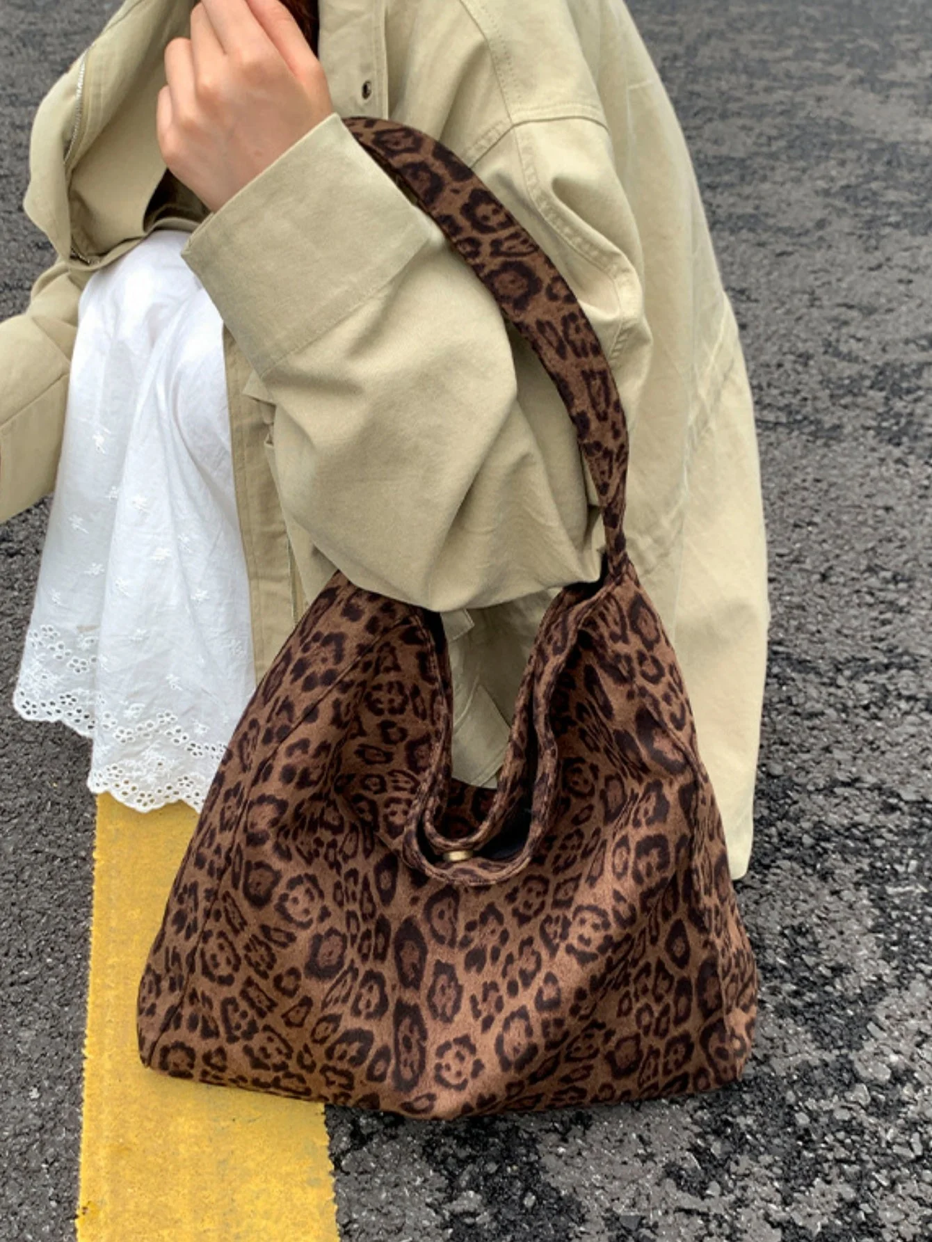 Leopard Print Large Capacity Shoulder Bag - Image 4