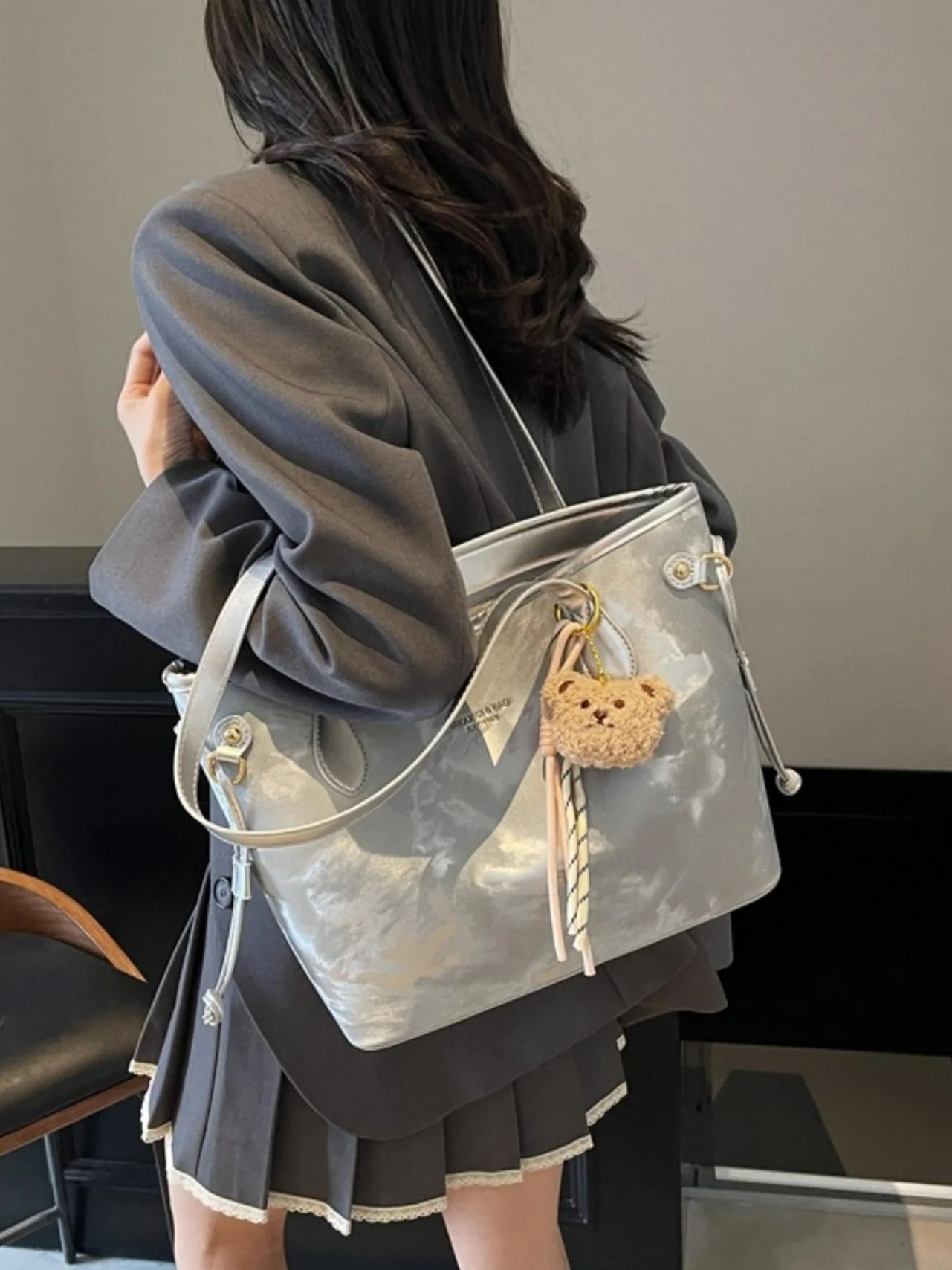 Large Capacity Stylish And Fresh Tote Bag - Image 19