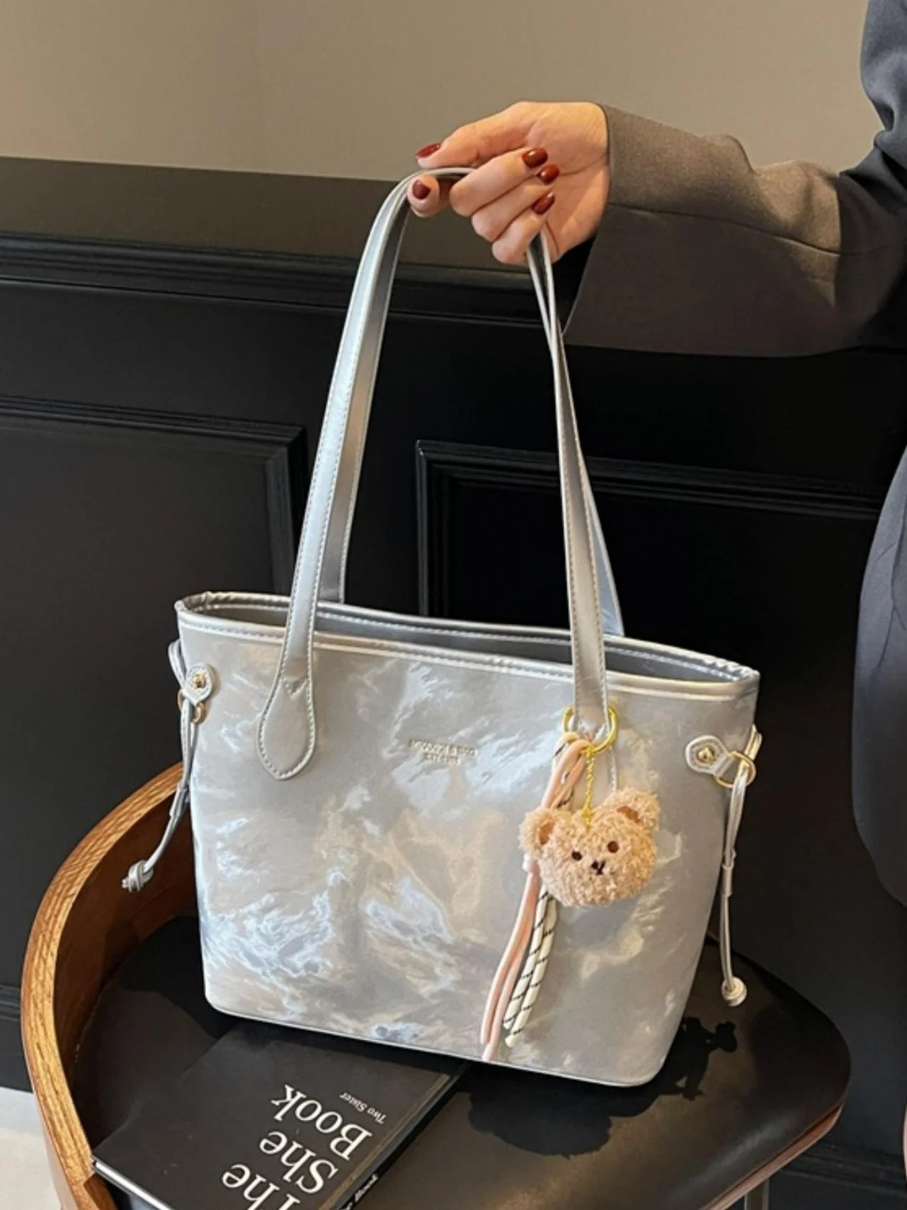 Large Capacity Stylish And Fresh Tote Bag - Image 21