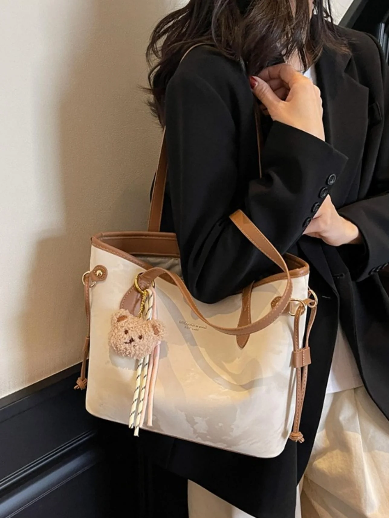 Large Capacity Stylish And Fresh Tote Bag - Image 7
