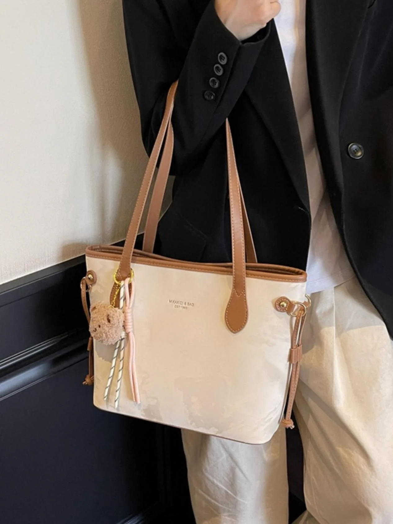 Large Capacity Stylish And Fresh Tote Bag - Image 8