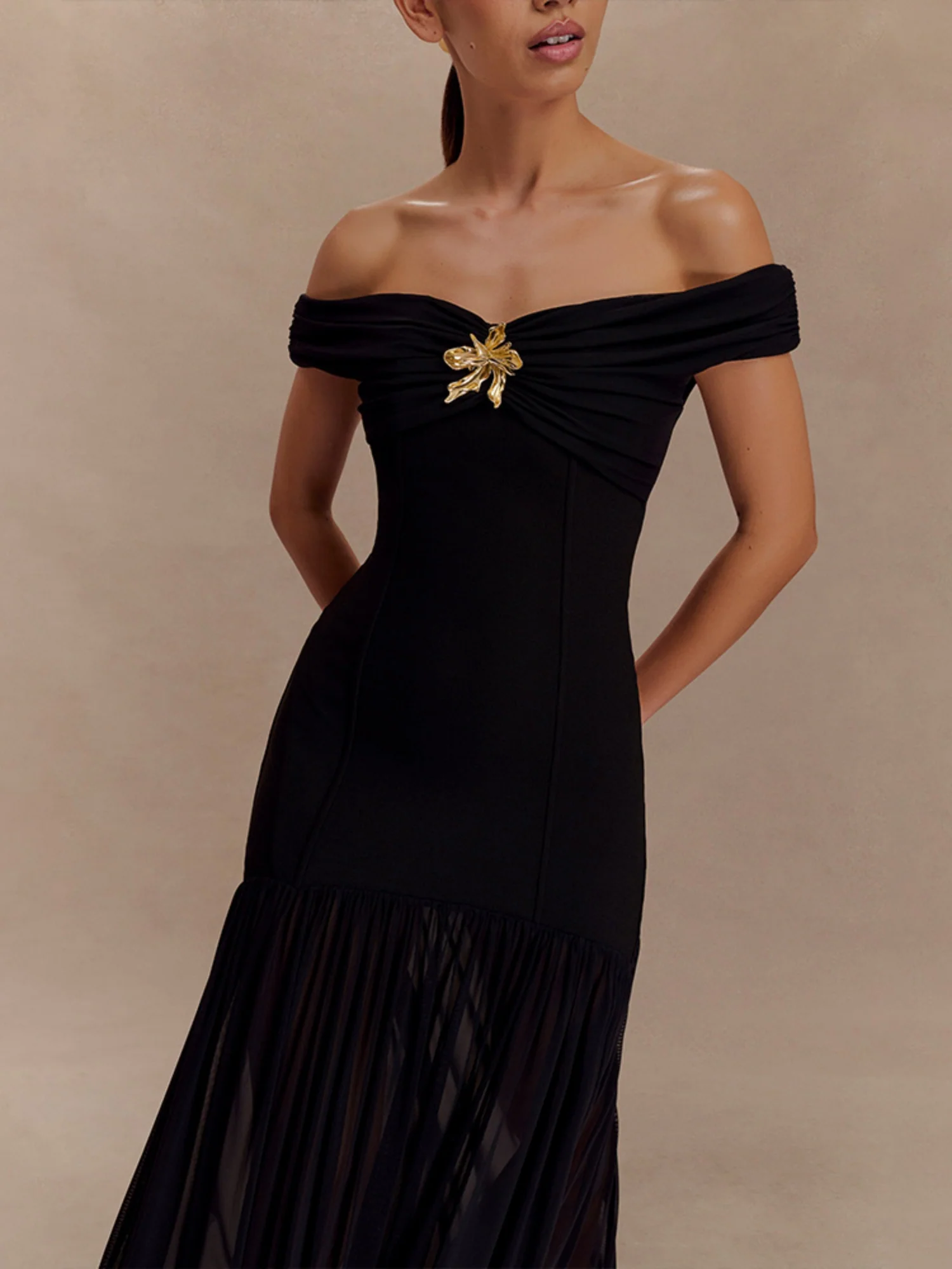 Mesh Splicing Off-shoulder Pleated Backless Maxi Dresses - Image 8