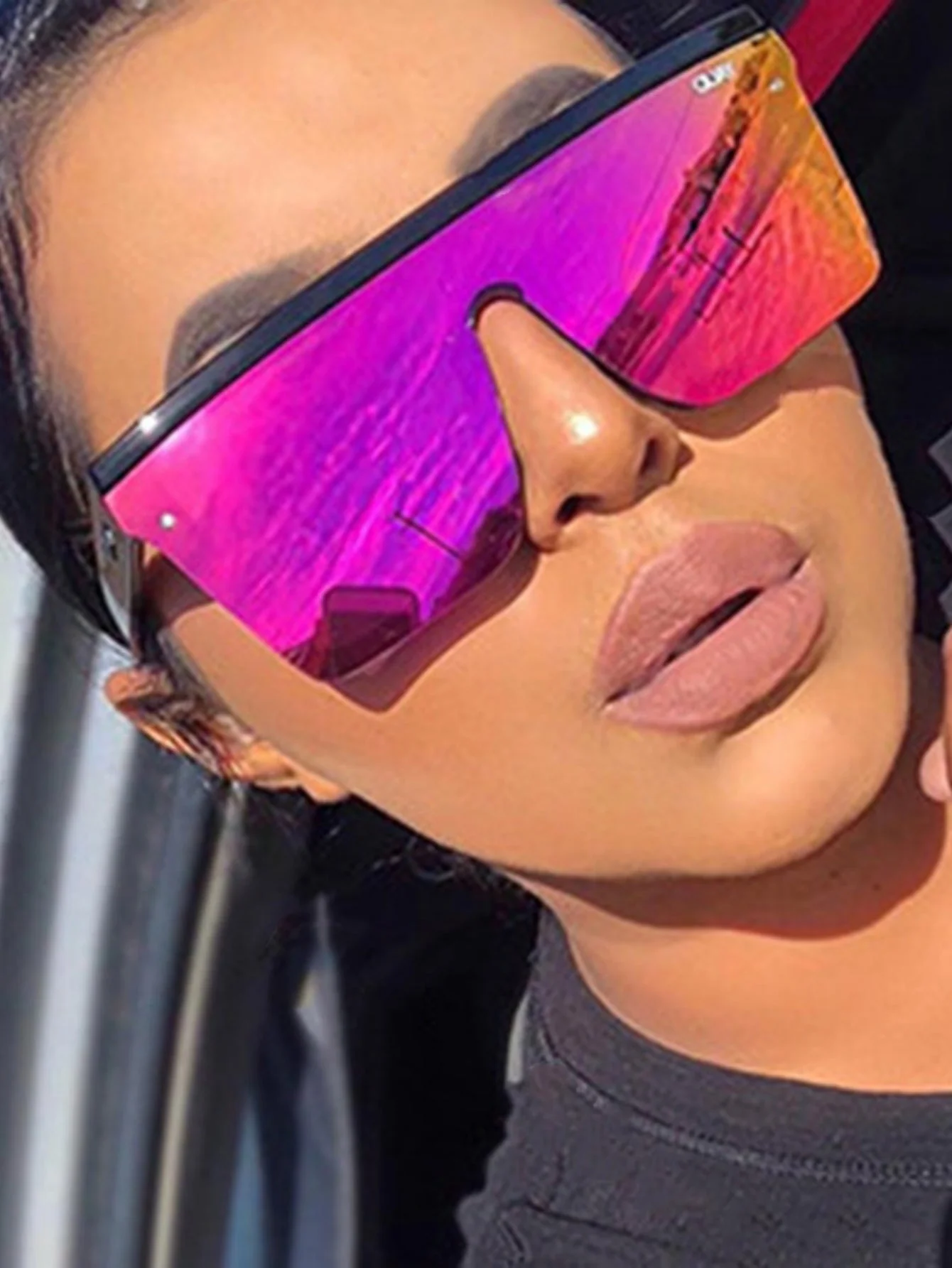 Trendy Oversized Sunglasses - Image 2