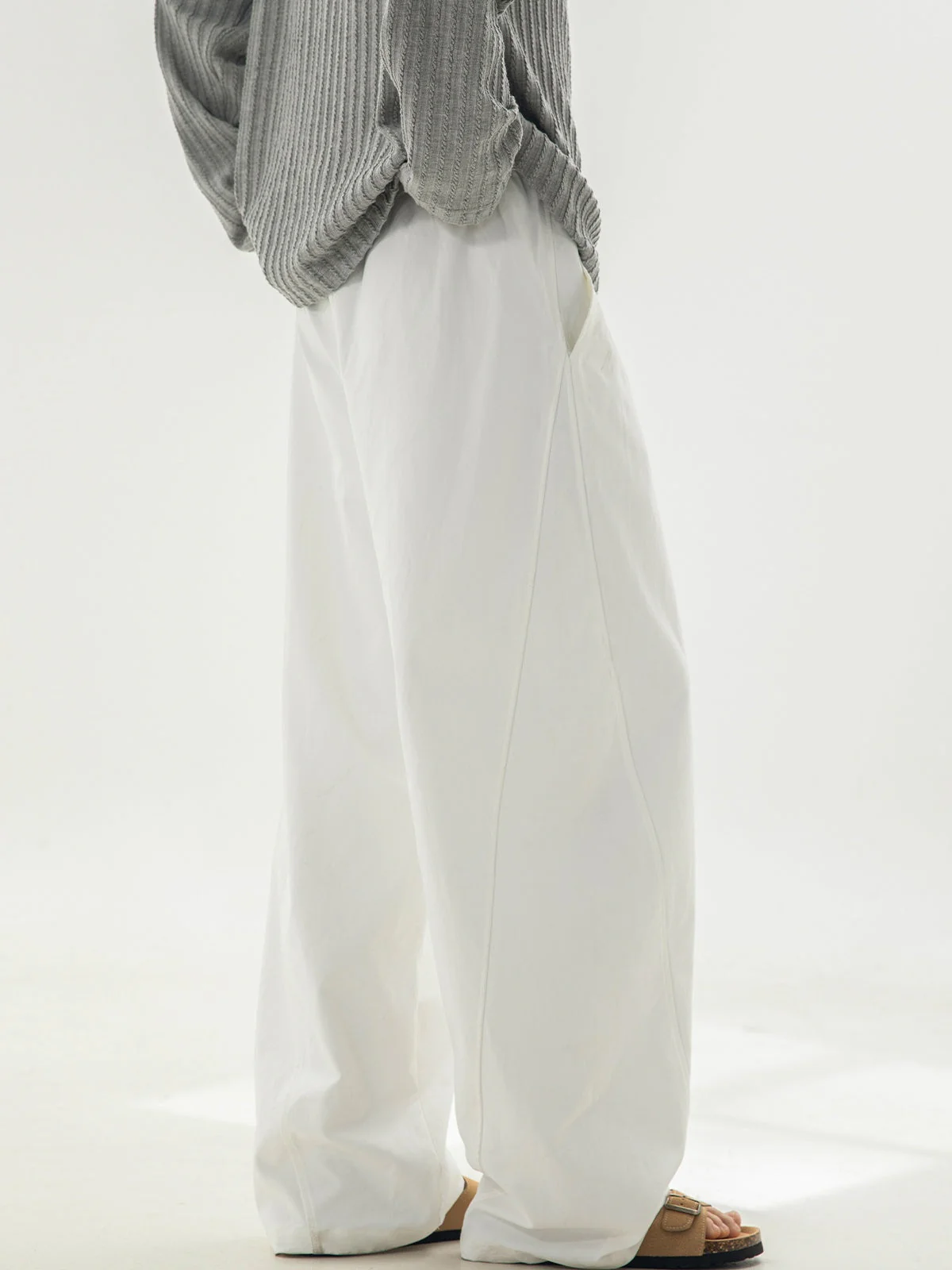 Segmentation Gathering Loose-fit Straight-fit Pants - Image 2