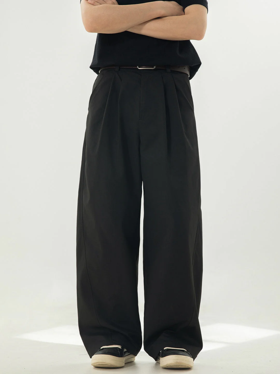 Segmentation Gathering Loose-fit Straight-fit Pants - Image 4