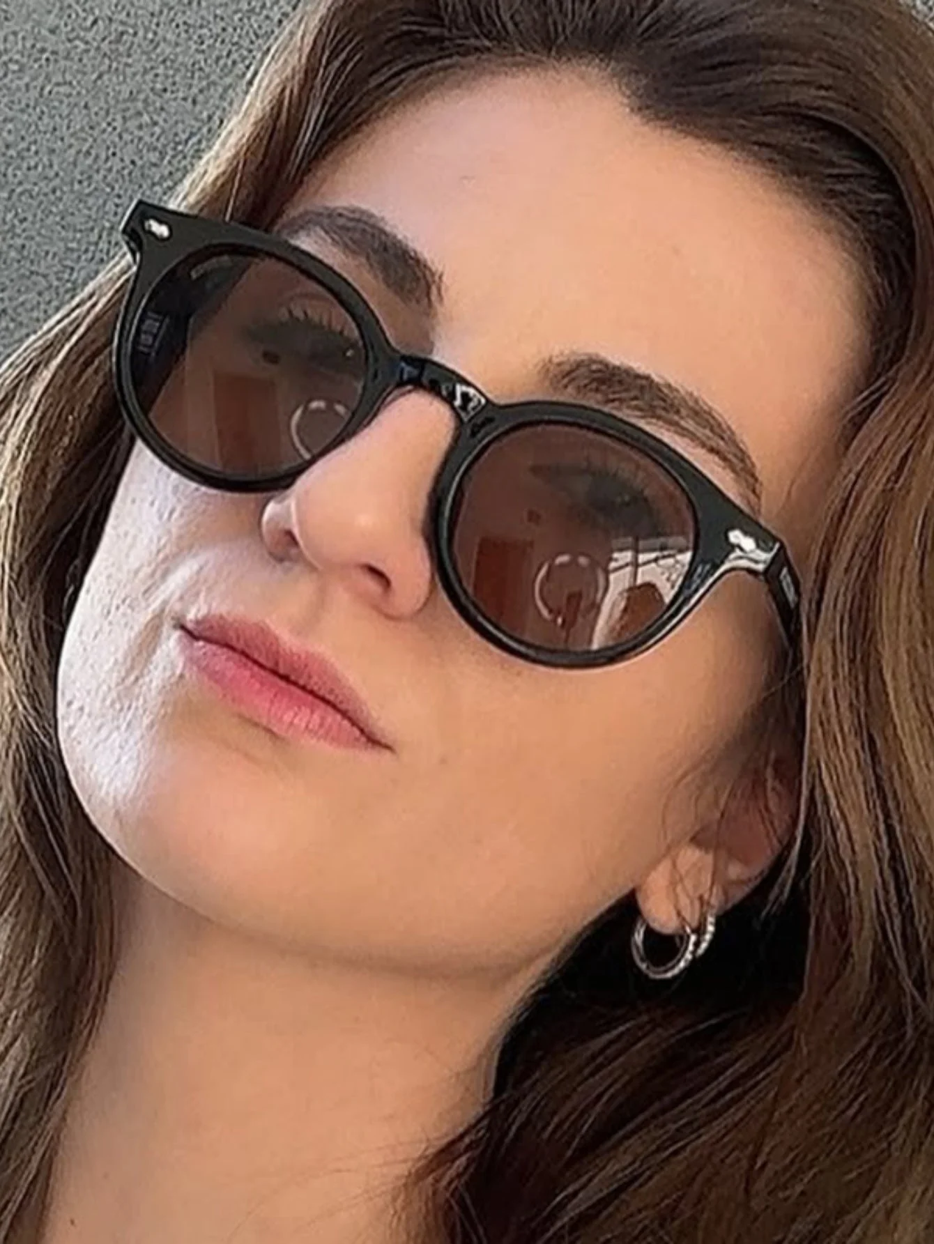 Round Frame Retro Minimalist Style Sunglasses - Image 2