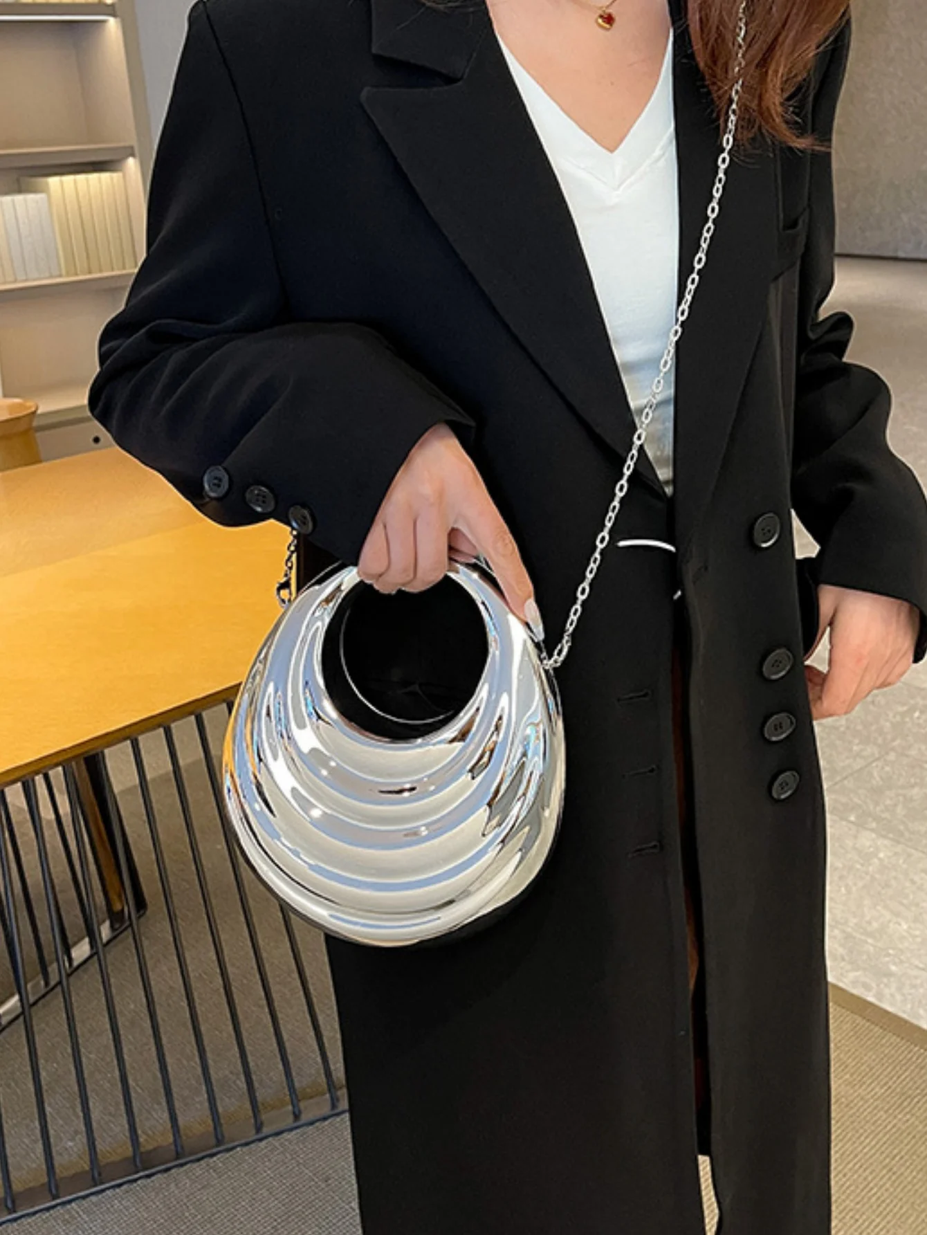 Acrylic Glossy Irregular-shaped Clutch/crossbody Bag For Evening Events - Image 12