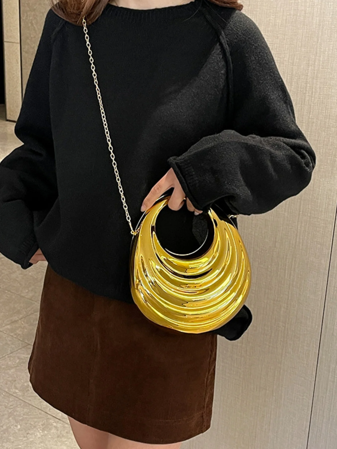 Acrylic Glossy Irregular-shaped Clutch/crossbody Bag For Evening Events - Image 3