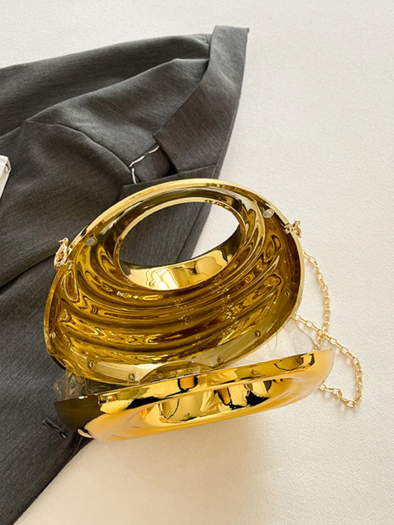 Acrylic Glossy Irregular-shaped Clutch/crossbody Bag For Evening Events - Image 9